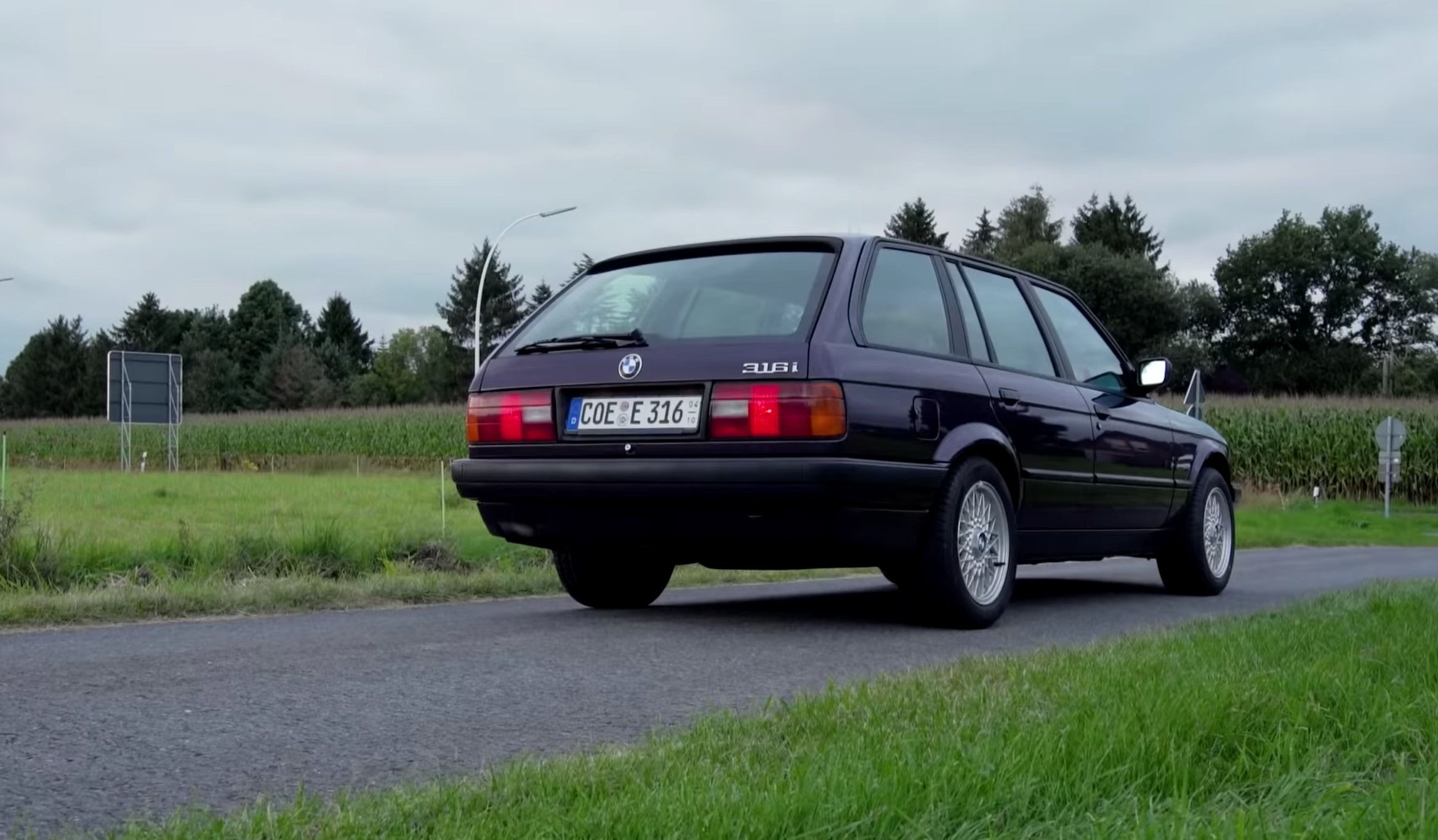 Wallpaper #iWi_FJMBSpphPi3-_wVY127 Would You Travel Abroad for a Rare BMW E30 Wagon Someone Did