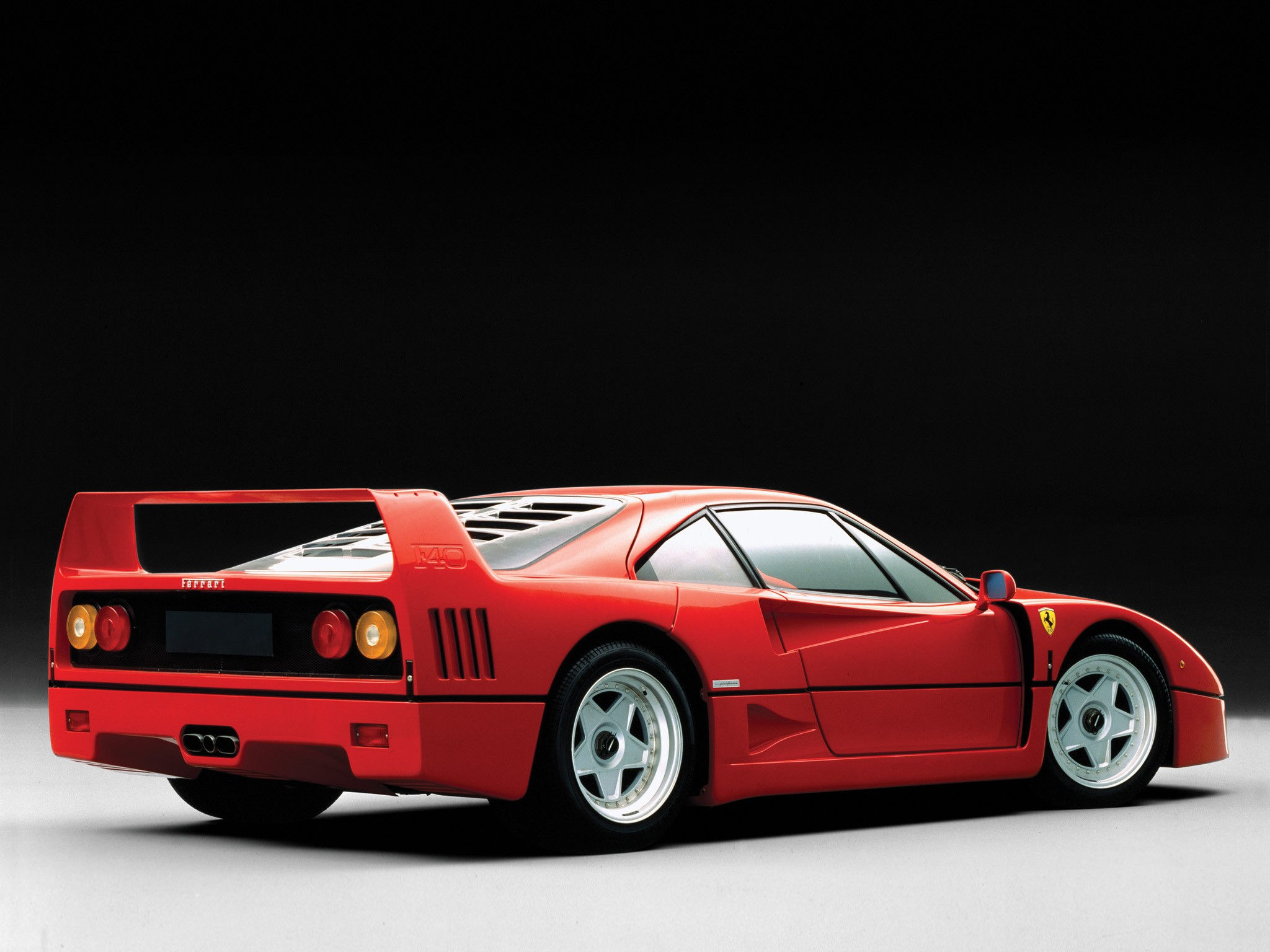 Wallpaper #IWjiG5MBSpphPi3-pyG694 Modernized Ferrari F40 Rendered with Laferrari Diffuser Looks Spot on