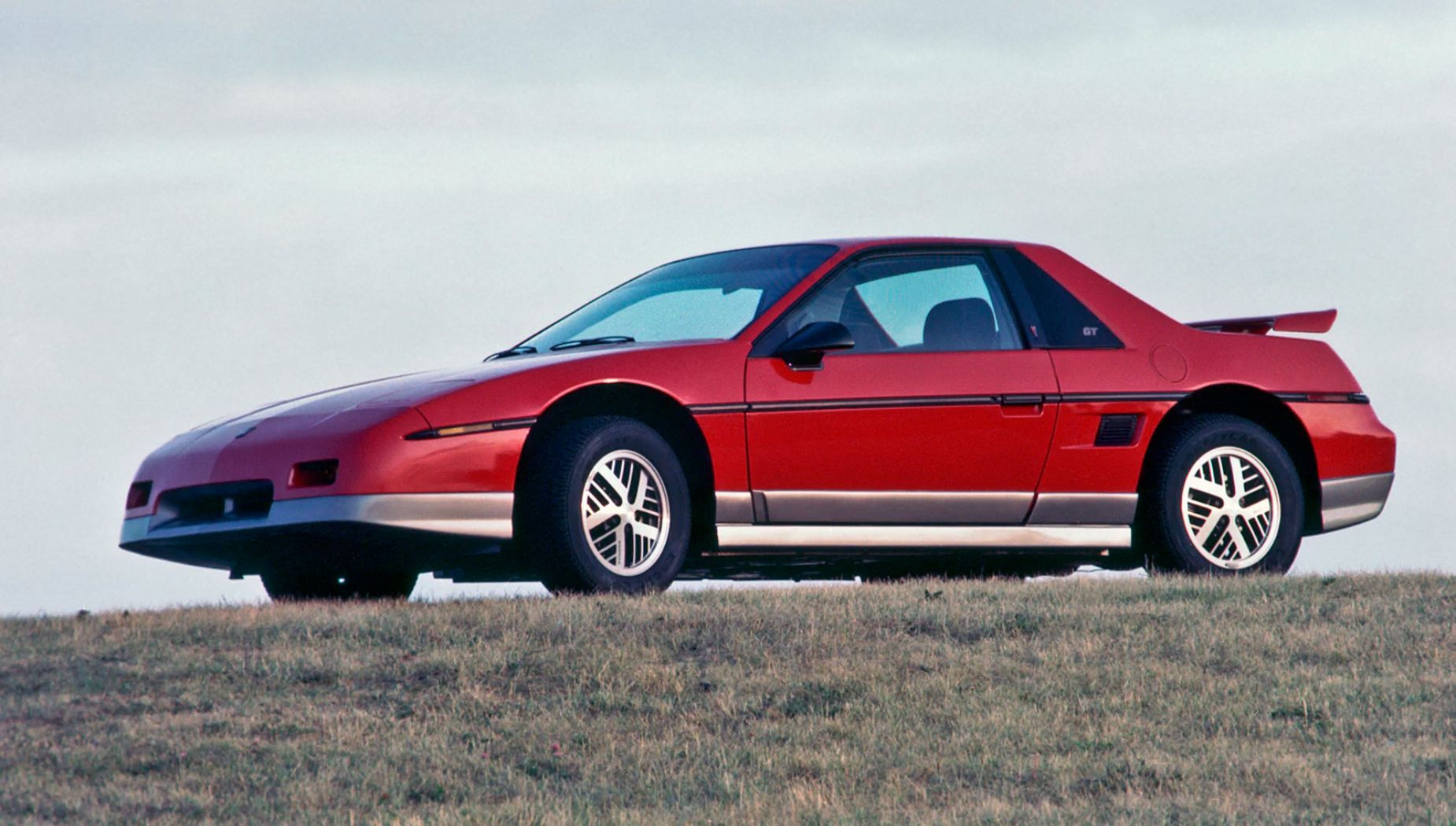 Wallpaper #SQNcY5MBpyOg8YnEBNVC116 Pontiac Fiero from Gm Failure to Successful Building Block for Ferrari