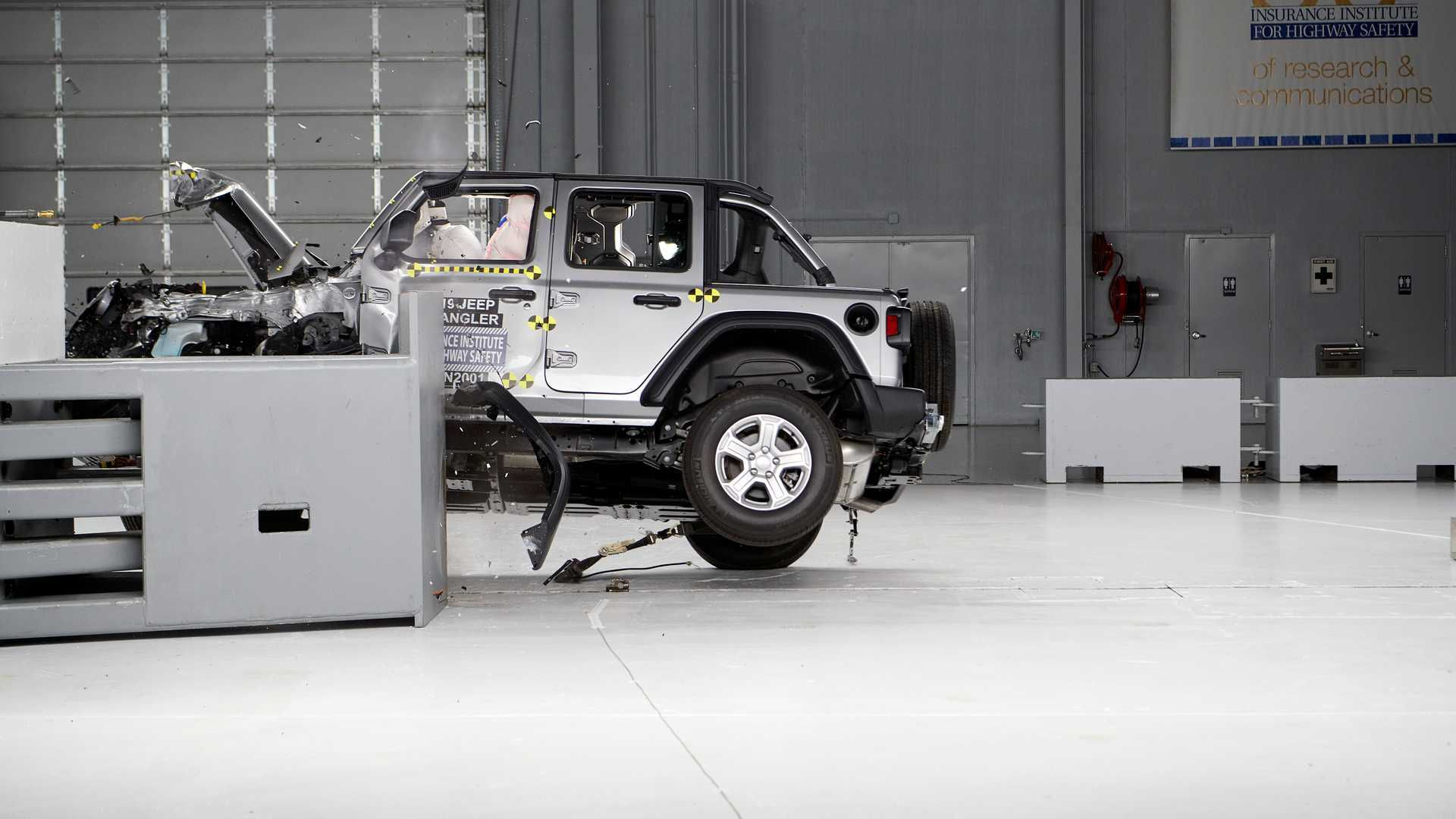 Wallpaper #Ev9baJMB3lSXT3zUVeSG257 New Jeep Wrangler Rolls Over in Iihs Small Overlap Crash Tests