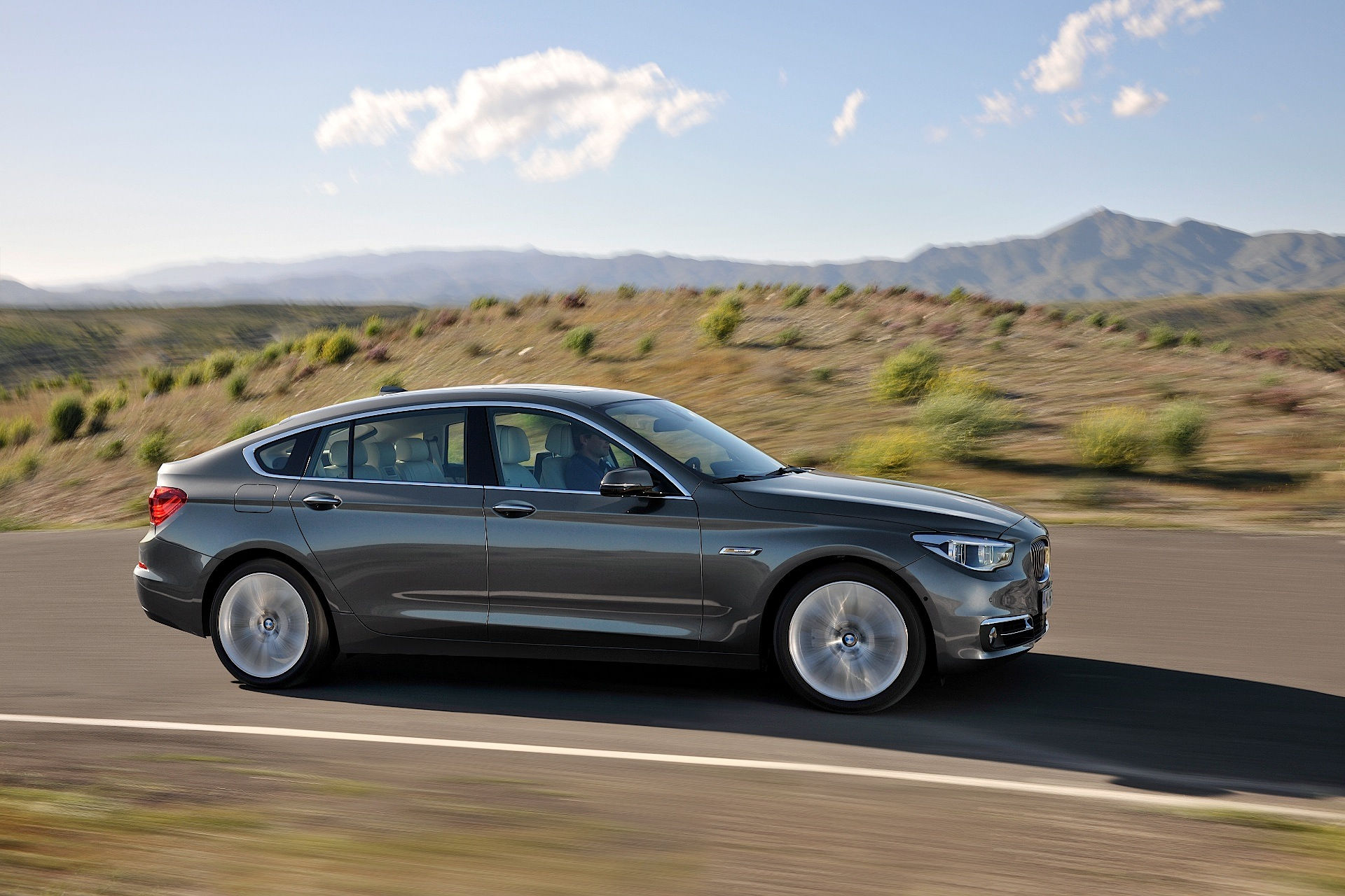 Wallpaper #9e_8SpMBMN-XEVvVozmb106 2013 BMW 5 Series Gran Turismo Specs Photos Autoevolution