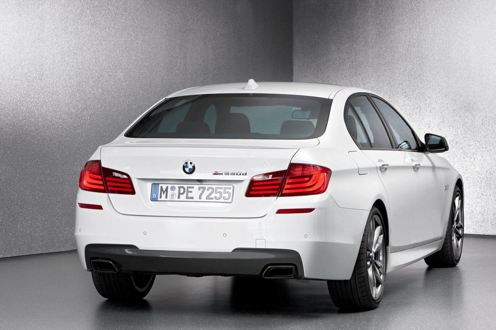 Wallpaper #82fI-JIBSpphPi3-voof23 BMW 5 Series F10 Lci Specs 2013 2014 2015 2016 Autoevolution
