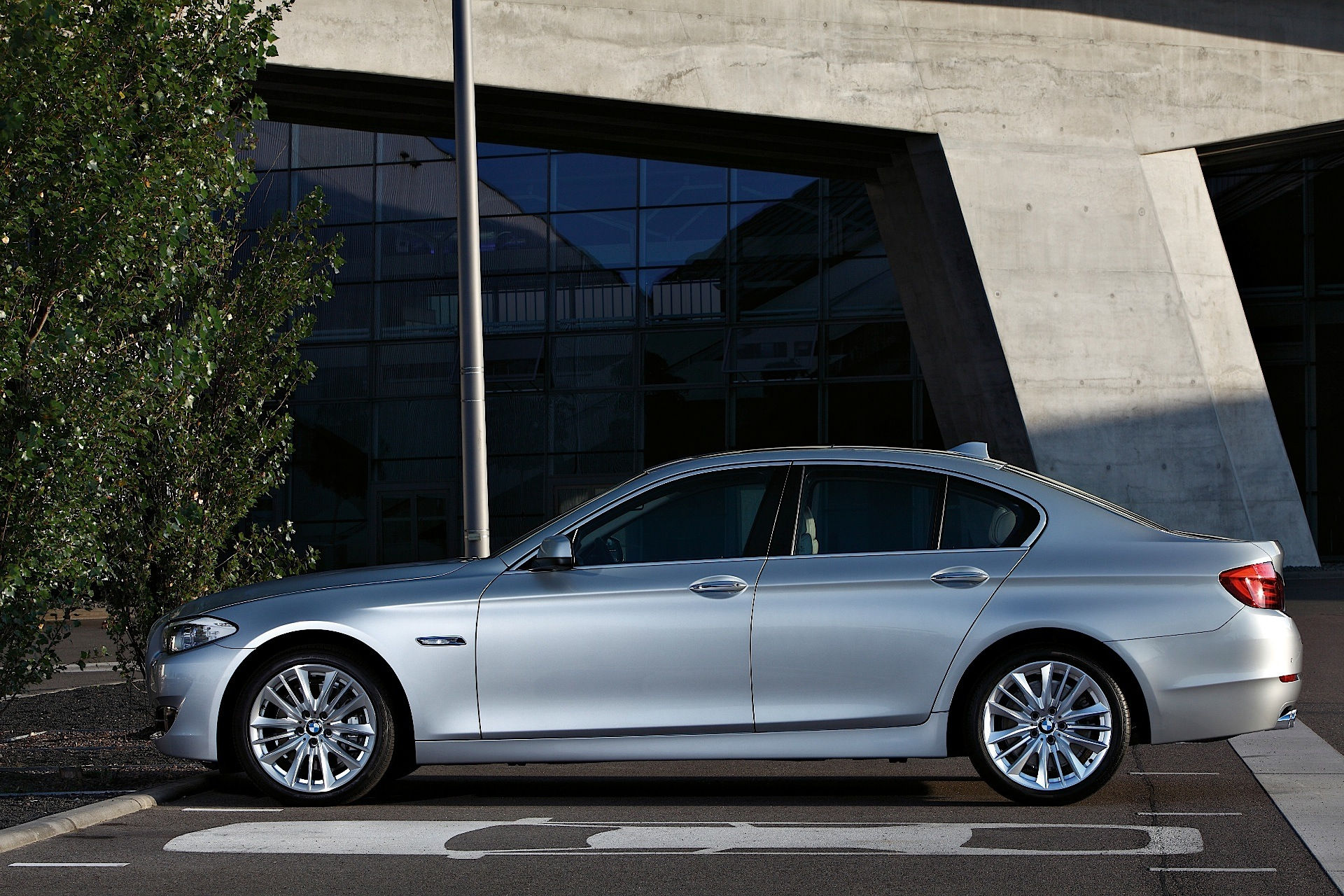 Wallpaper #82fI-JIBSpphPi3-voof61 2009 BMW 5 Series Specs Photos Autoevolution
