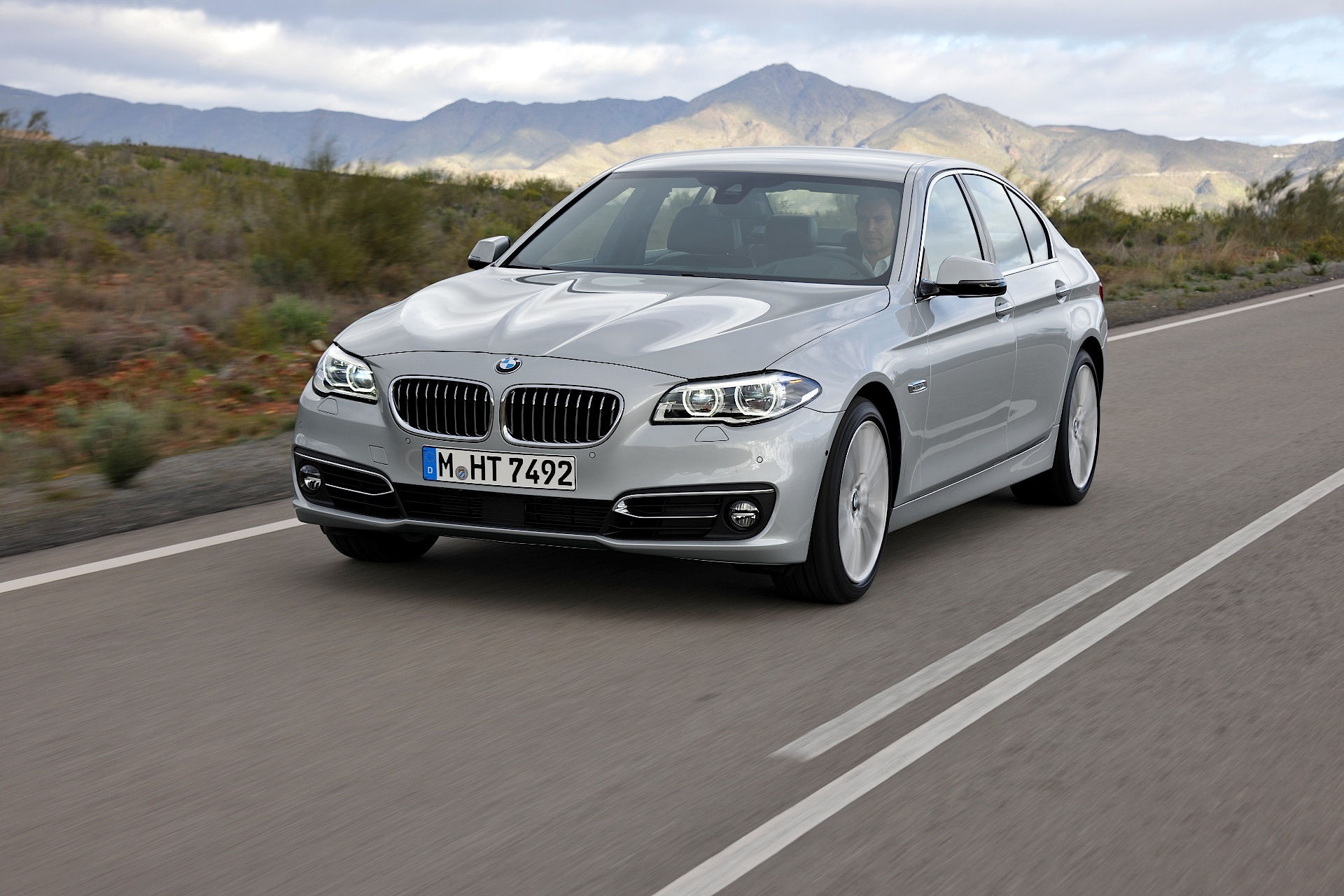 Wallpaper #82fI-JIBSpphPi3-voof11 BMW 5 Series F10 Lci Specs 2013 2014 2015 2016 Autoevolution