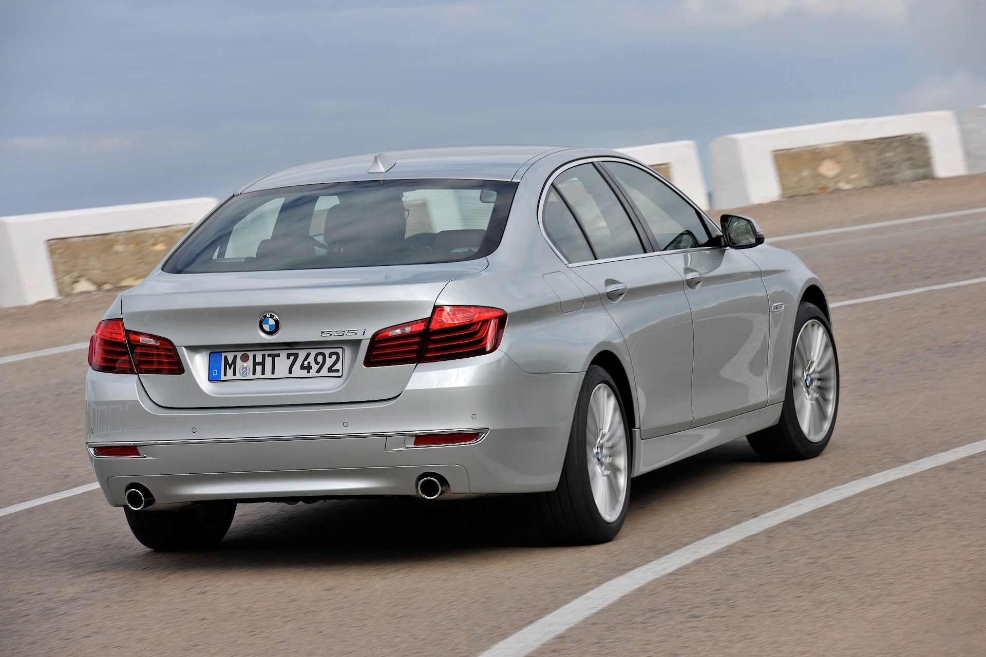 Wallpaper #82fI-JIBSpphPi3-voof54 BMW 5 Series F10 Lci Specs 2013 2014 2015 2016 Autoevolution