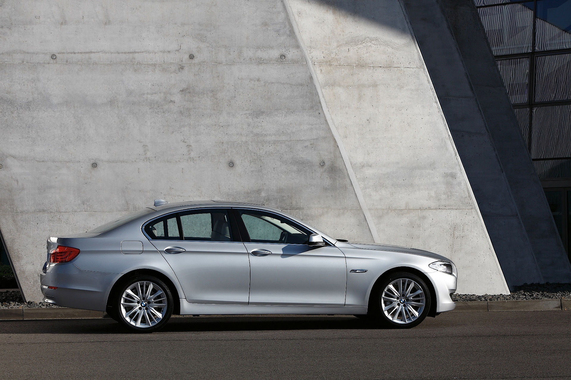 Wallpaper #82fI-JIBSpphPi3-voof68 2009 BMW 5 Series Specs Photos Autoevolution