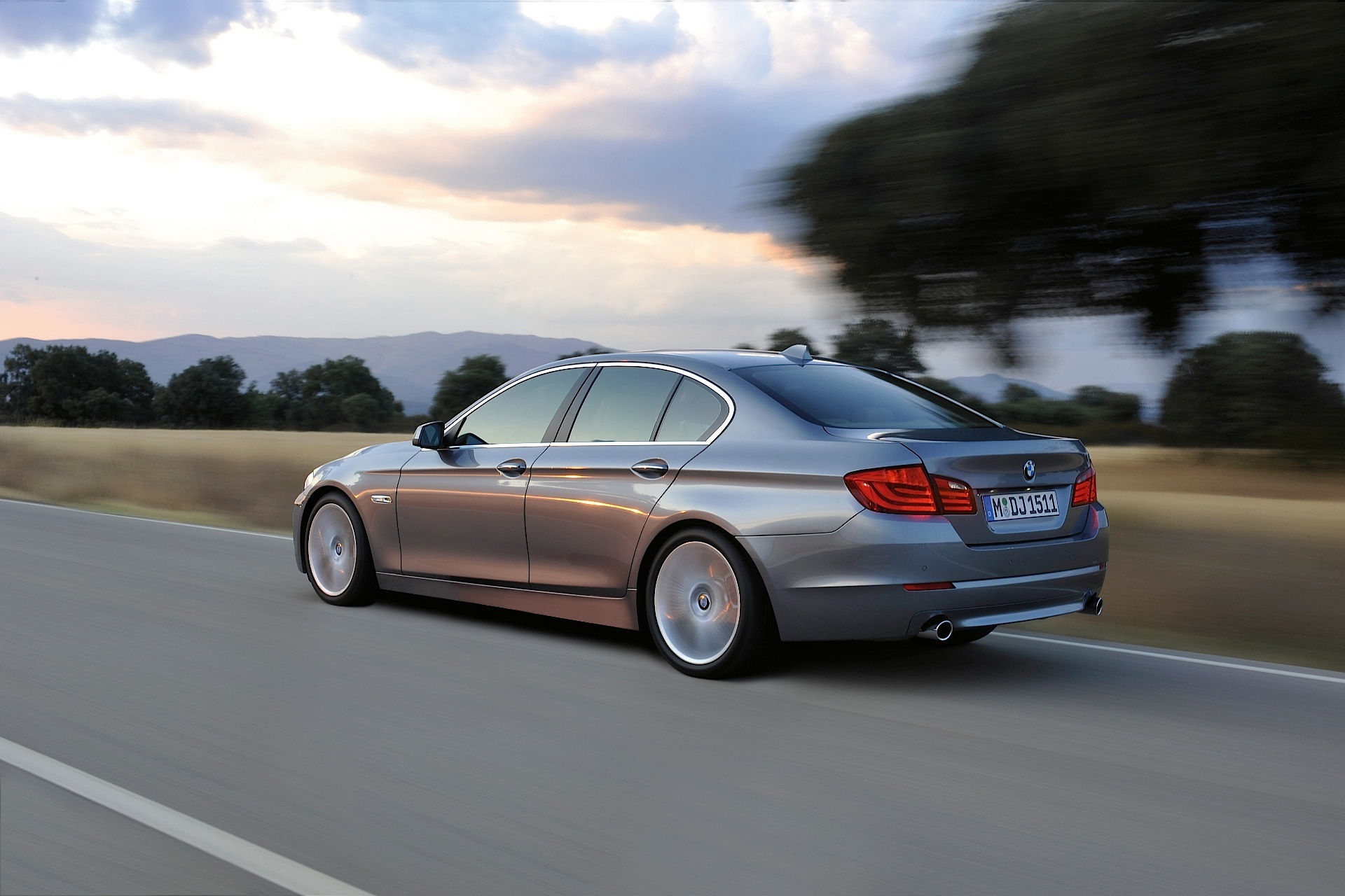 Wallpaper #82fI-JIBSpphPi3-voof29 2009 BMW 5 Series Specs Photos Autoevolution