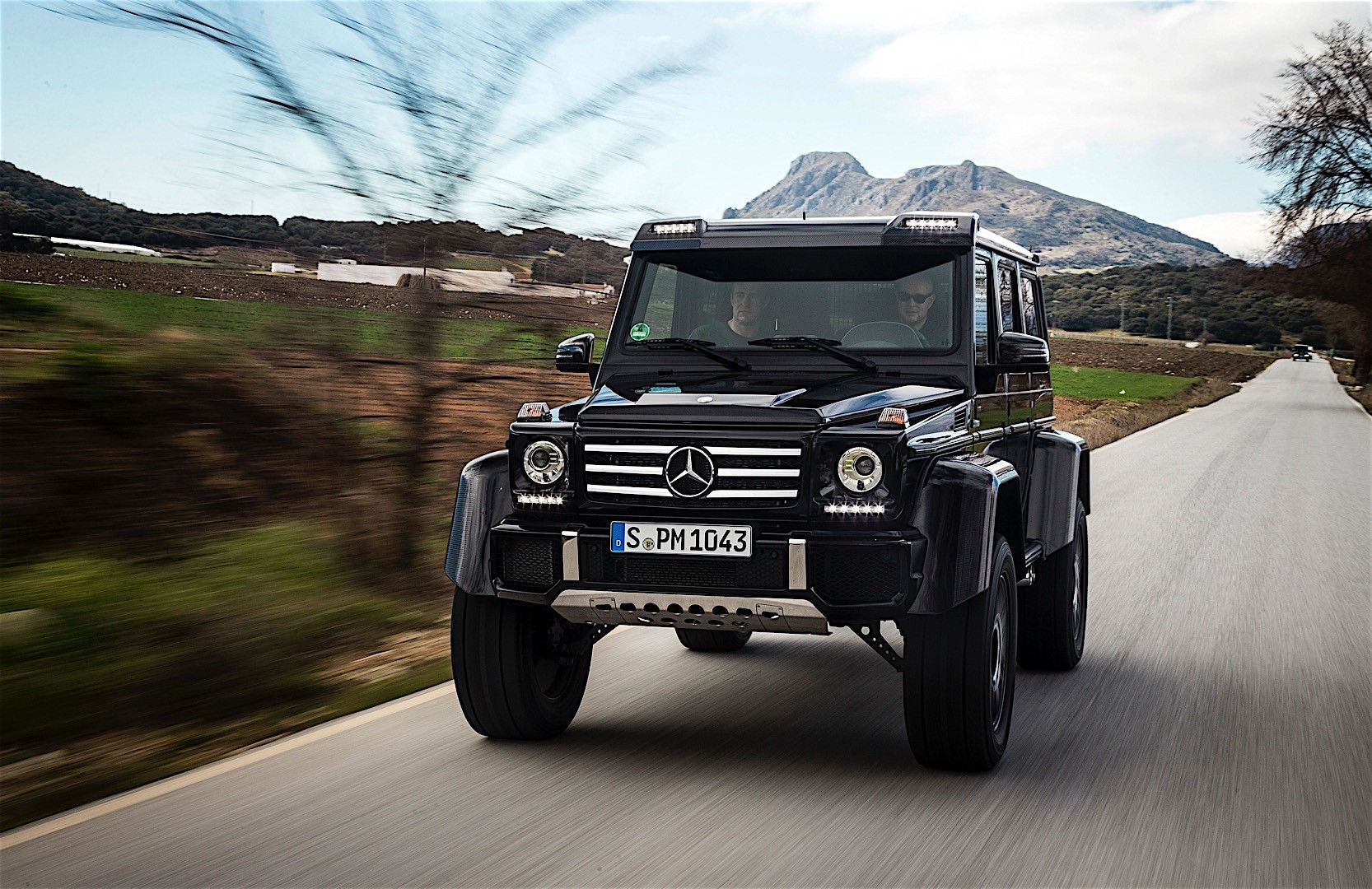 Wallpaper #U3RKw44B_8f4nGFaJHBj52 Mercedes Benz G Class 4x4 Squared W463 Specs Photos 2015 2016