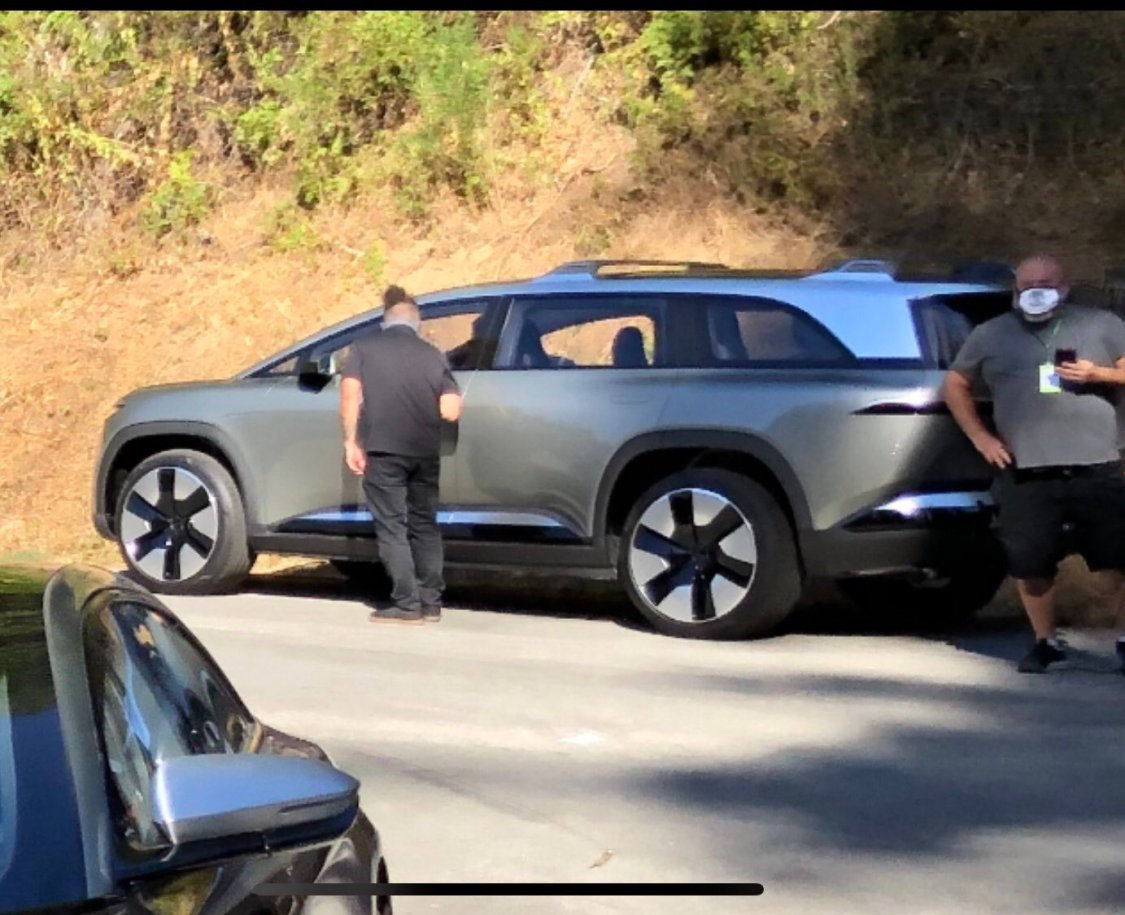 Wallpaper #JmcxBpMBSpphPi3-_8BK22 Lucid SUV Prototype Spotted for the First Time with Air Production Car