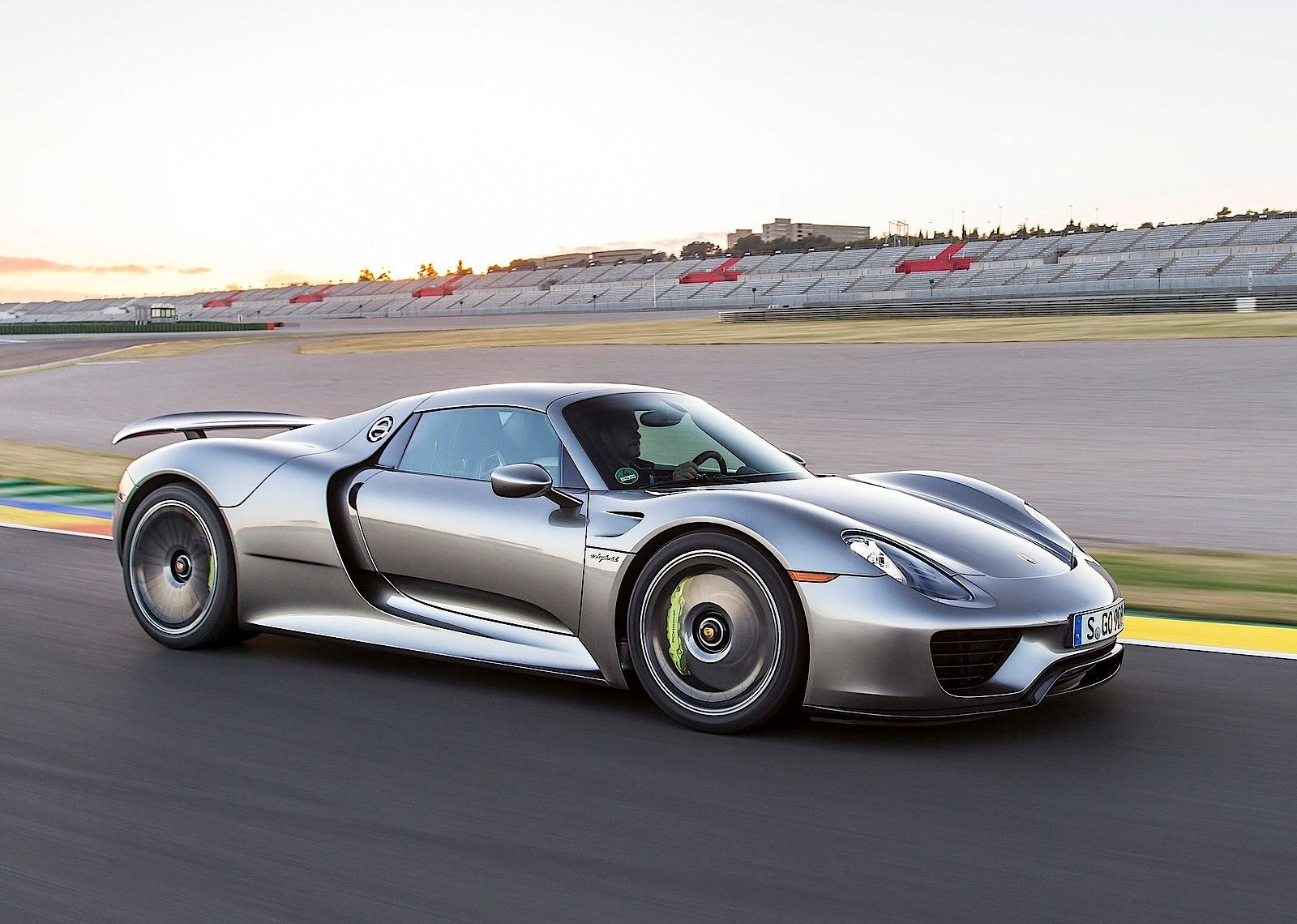 Wallpaper #8fAsfZcBi4JM6agGzR40171 2014 Porsche 918 Spyder Specs Performance Photos Autoevolution
