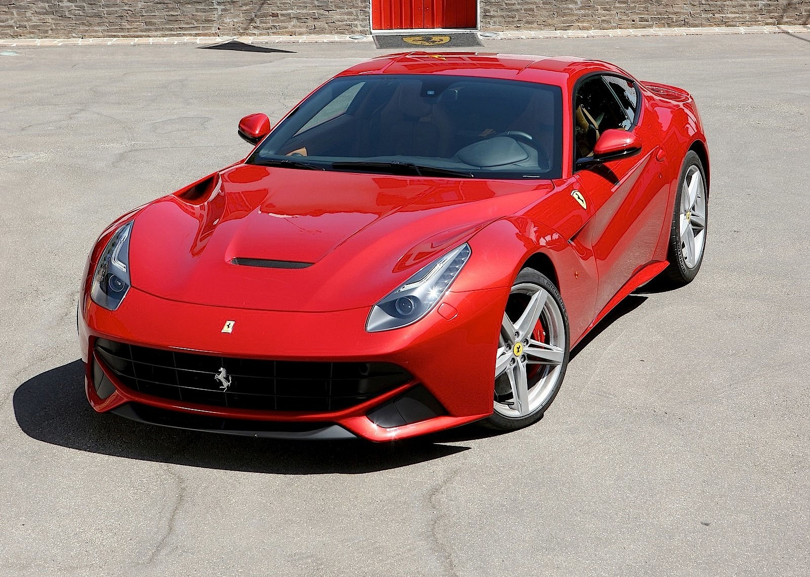 Wallpaper #lmiaHZMBSpphPi3-Uyac80 Ferrari F12 Berlinetta Specs 2012 2013 2014 2015 Autoevolution
