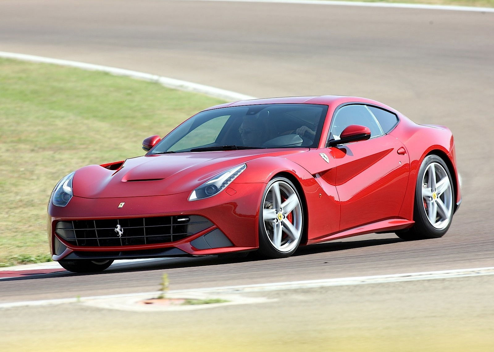 Wallpaper #lmiaHZMBSpphPi3-Uyac63 Ferrari F12 Berlinetta Specs 2012 2013 2014 2015 Autoevolution