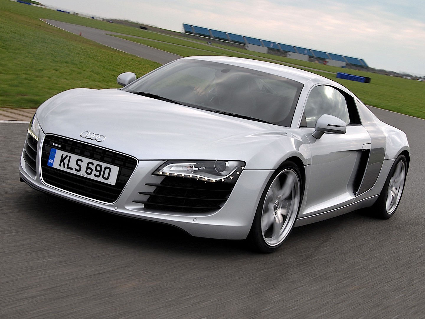 Wallpaper #Pmg_GJMBSpphPi3-AhLi5 Audi R8 V8 Specs 2007 2008 2009 2010 2011 2012 Autoevolution