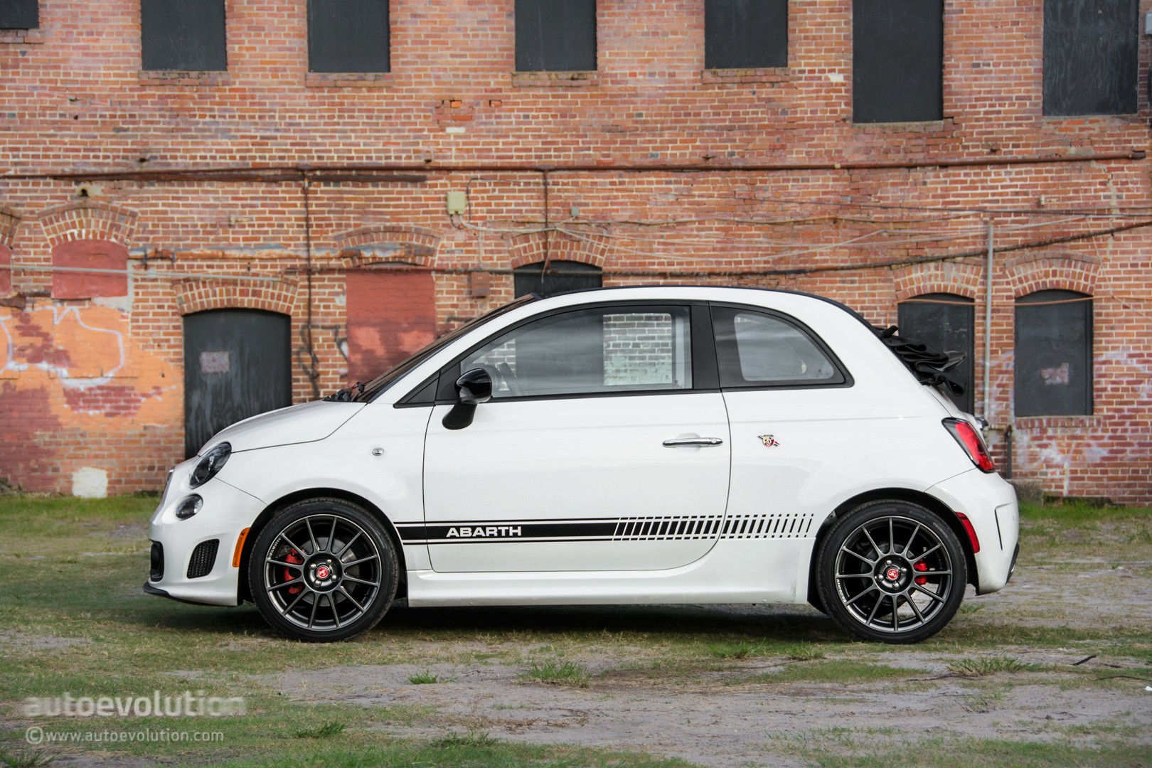 Wallpaper #a819a Front View of Black Fiat 500 Abarth Parked in the Street Editorial