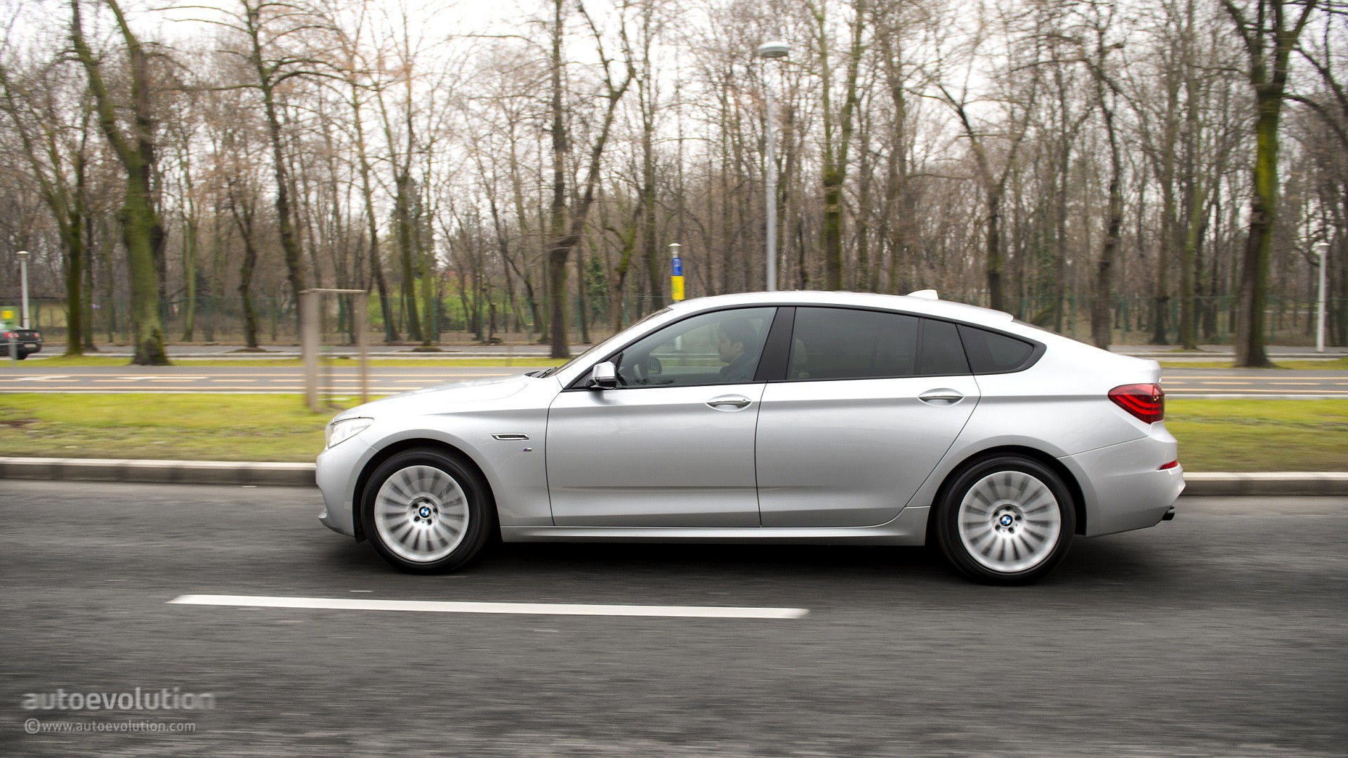Wallpaper #9e_8SpMBMN-XEVvVozmb55 2015 BMW 5 Series Gran Turismo Review Autoevolution