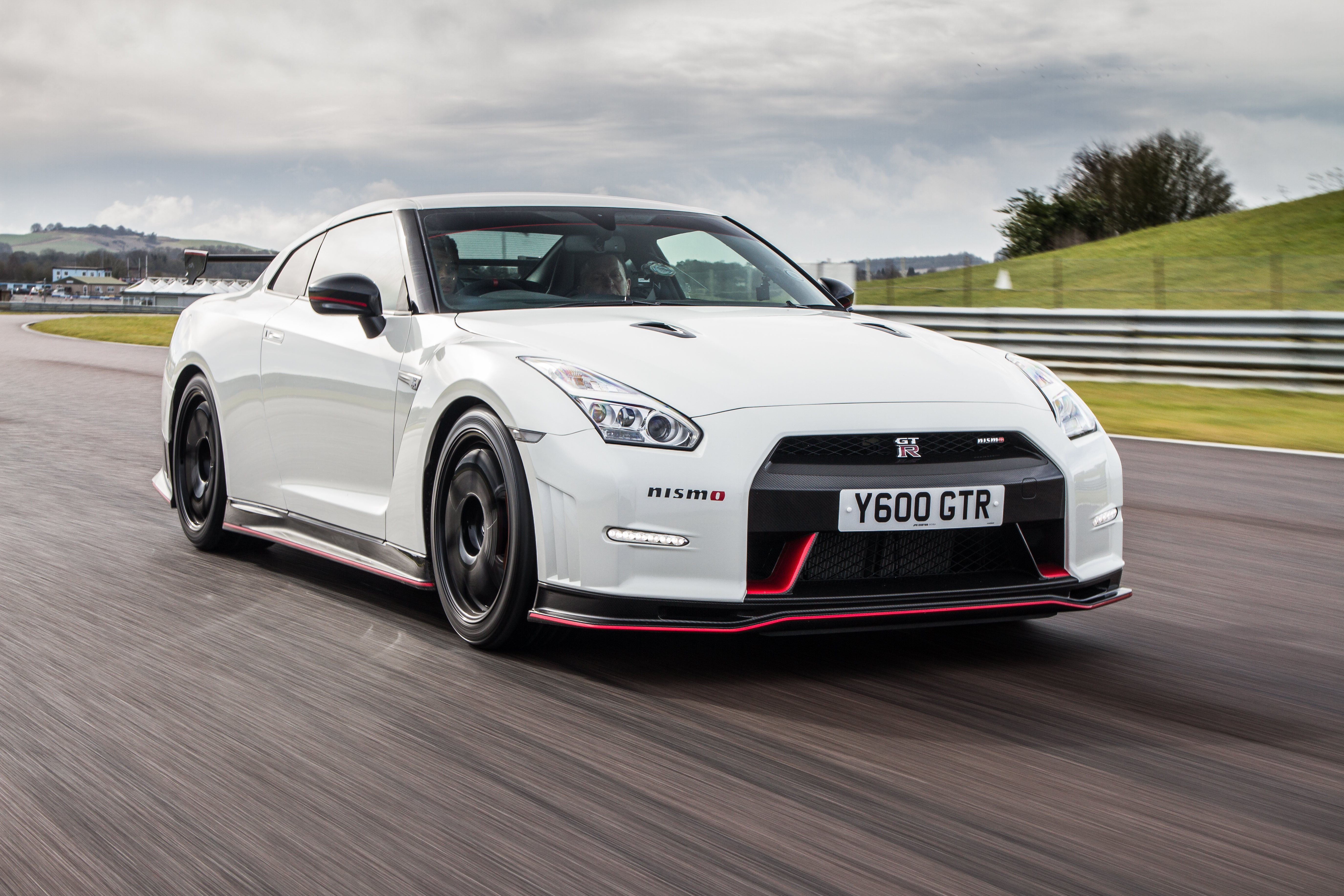 Wallpaper #okKaPZMBOBpx0NhmGMVq43 Nissan GT R Nismo Meets Its First Uk Customer Autoevolution
