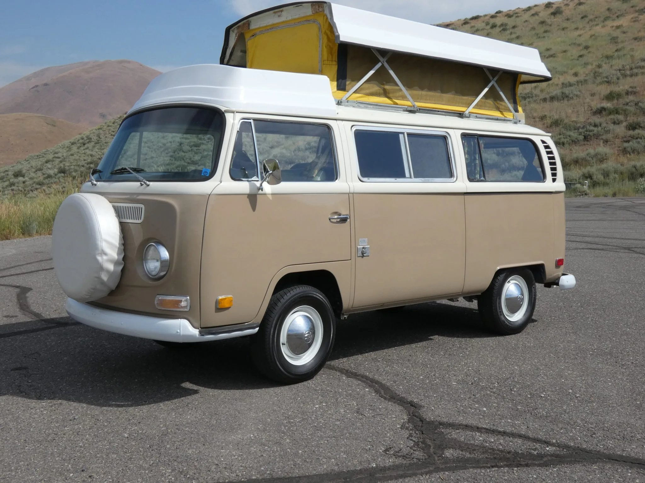 Wallpaper #PWdTBJMBSpphPi3-NLeu213 1970 Volkswagen Type 2 Camper is All Memories and Smiles Impressive