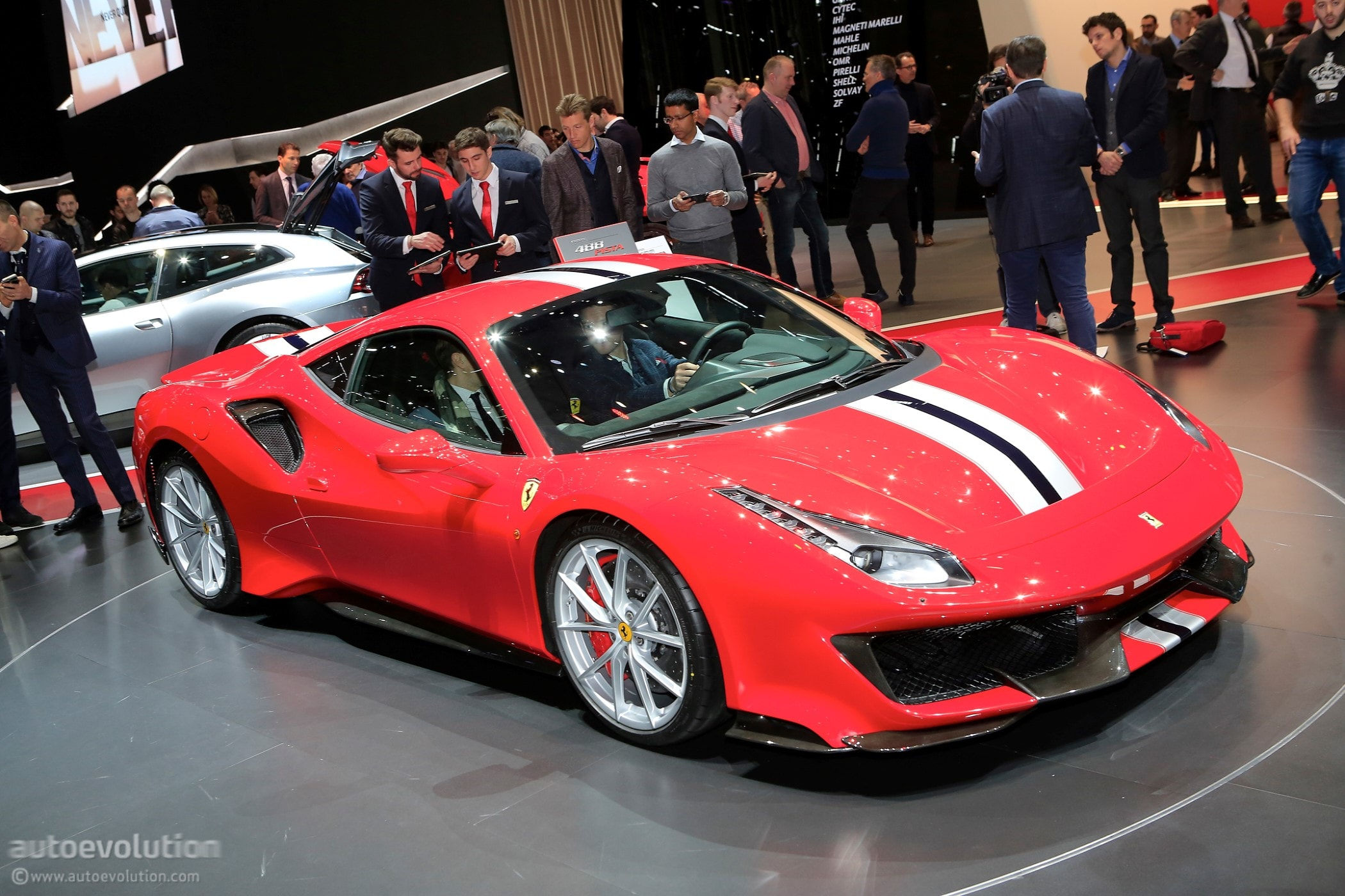Wallpaper #MX3p9I4Bnwiau_P6ghEO52 New Ferrari 488 Pista is Out for Mclaren 720s Blood in Geneva