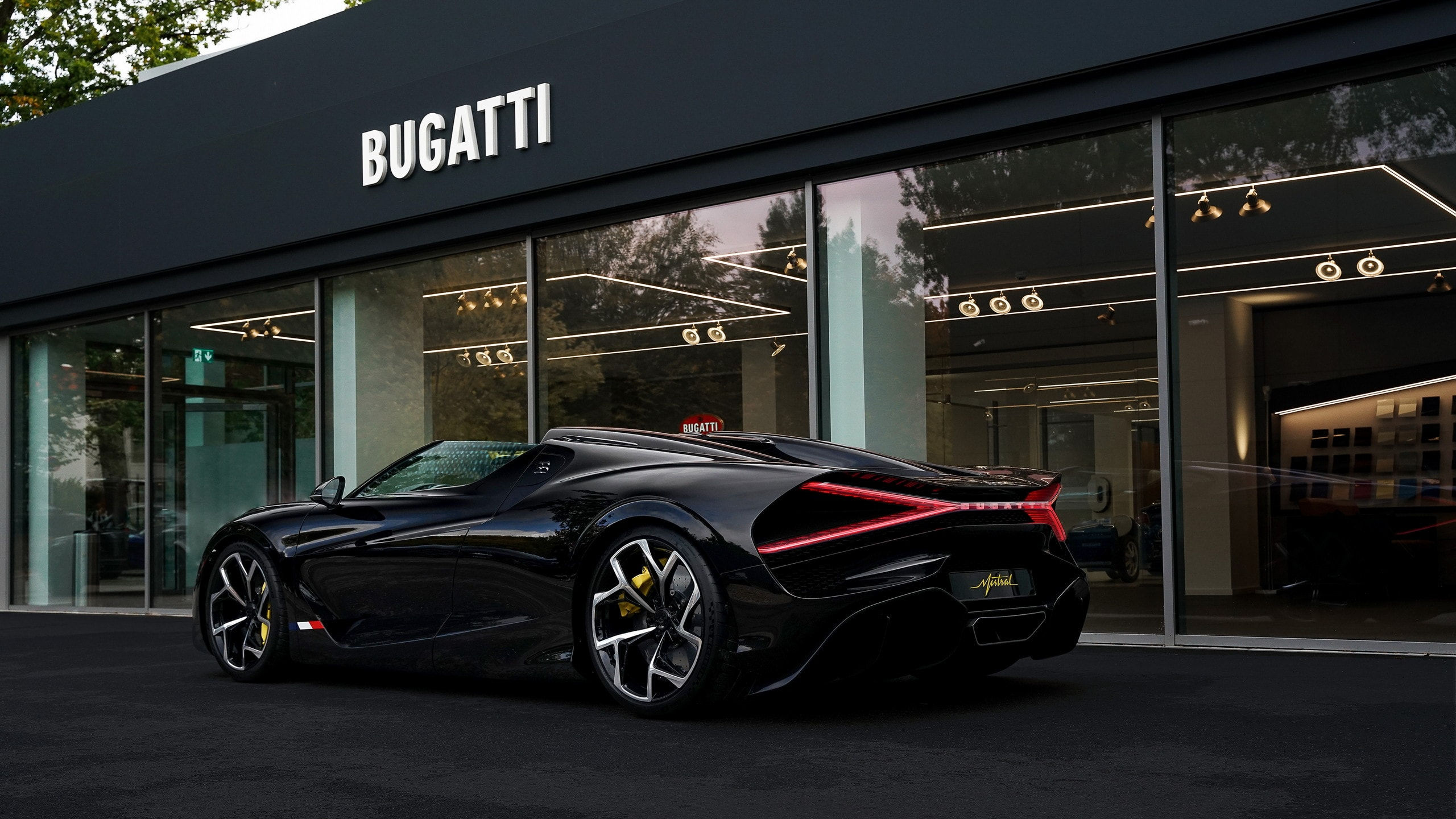 Wallpaper #L2e38ZIBSpphPi3-am2y60 The Bugatti Showroom Paradox Inaugurating New Site and Having the Same