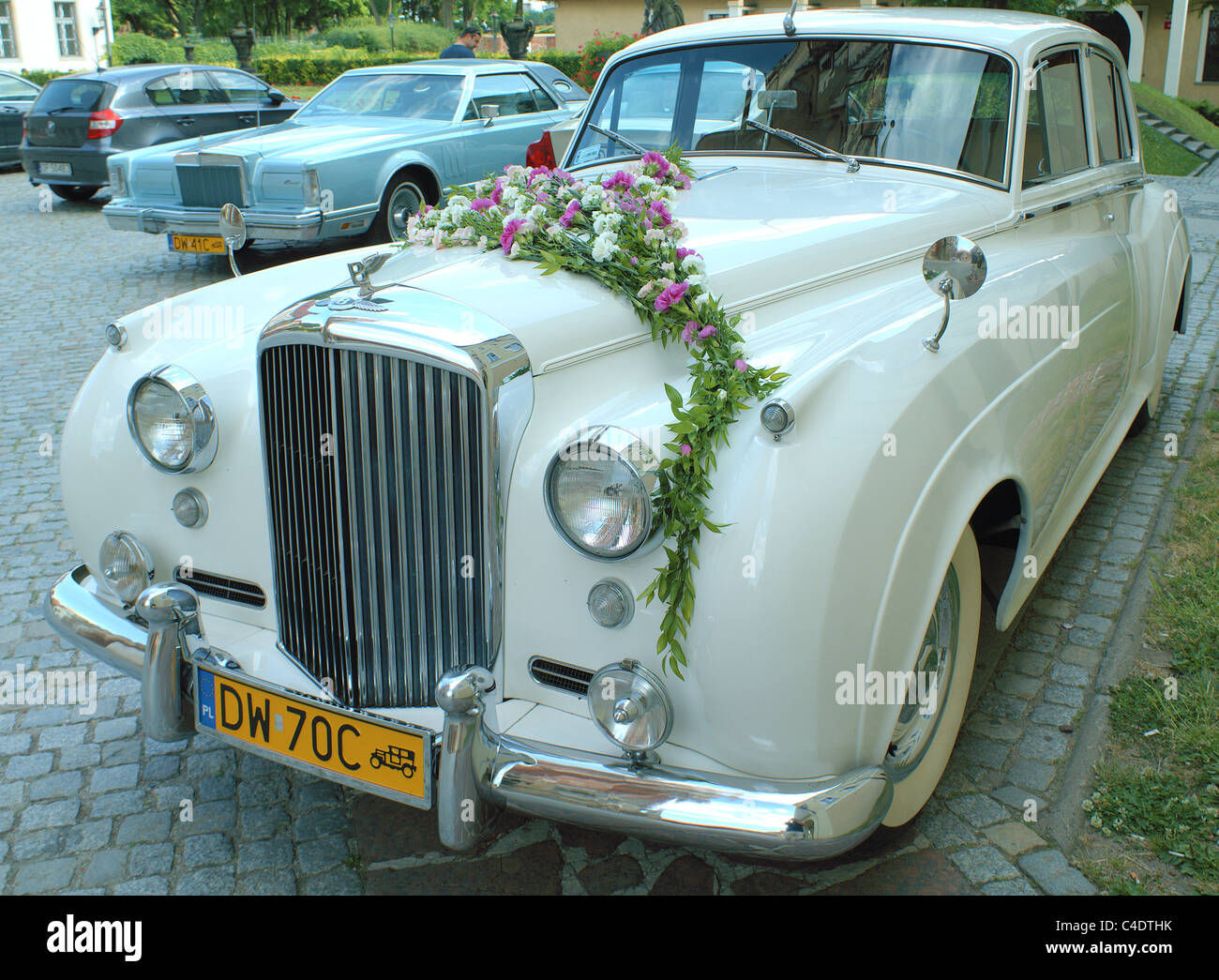 Wallpaper #VmfhDpMBSpphPi3-JOyJ289 Bentley White Vintage Luxury Car Stock Photo Alamy
