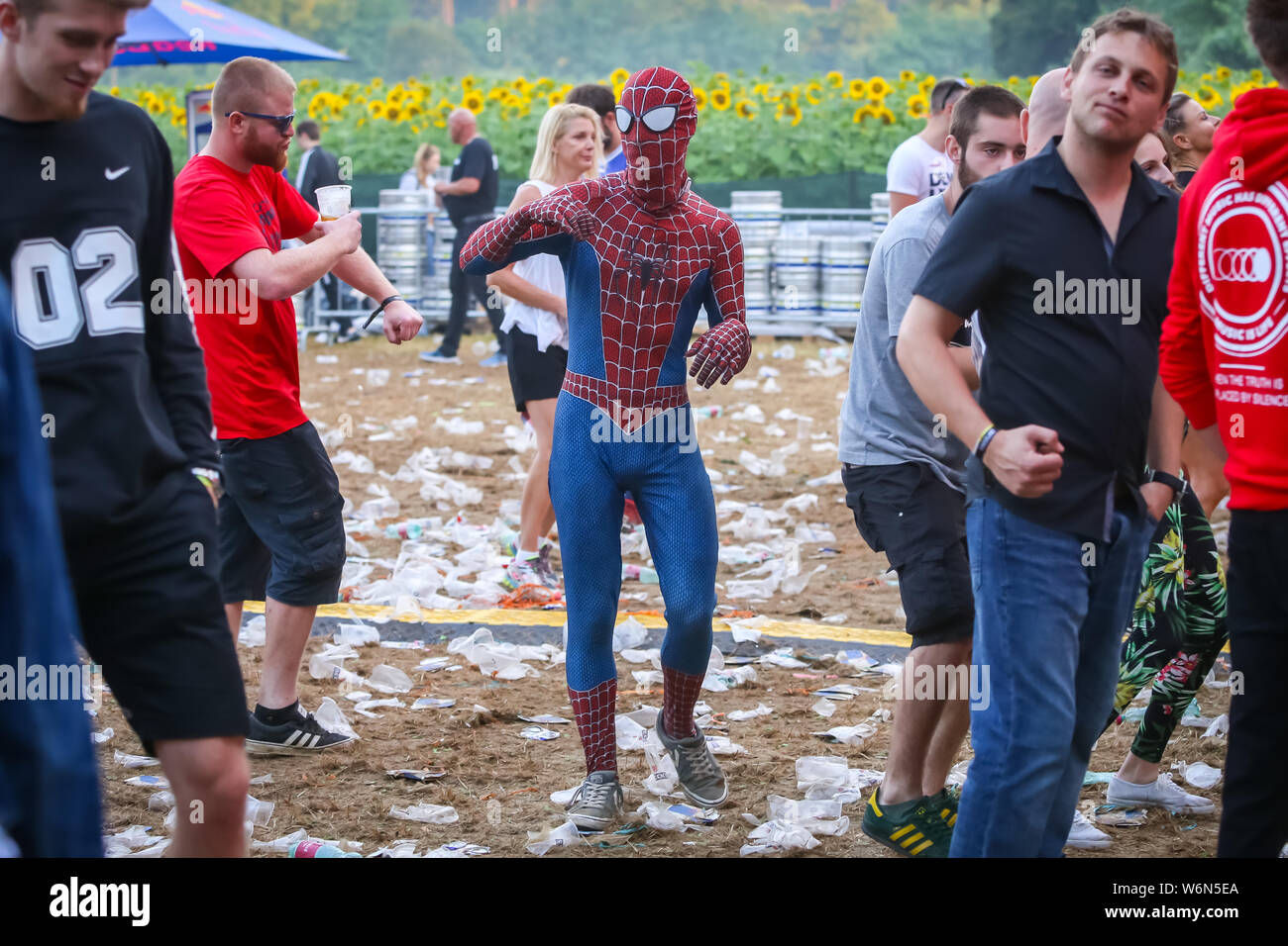 Wallpaper #-ovDdpcBcm9NJah-ingn13 Spiderman Suit Hi Res Stock Photography and Images Alamy