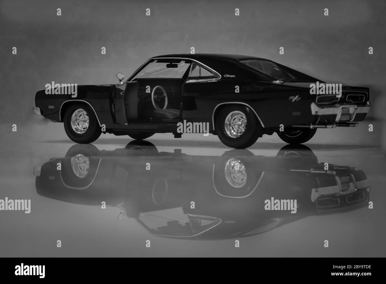 Wallpaper #NwPoZpMBpyOg8YnE99z4482 Red Camaro Black and White Stock Photos Images Alamy
