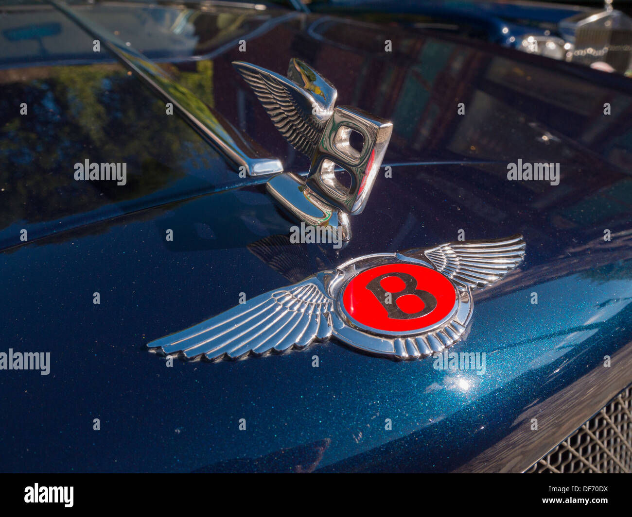 Wallpaper #VmfhDpMBSpphPi3-JOyJ366 Vintage Bentley Car Badge Stock Photo Alamy