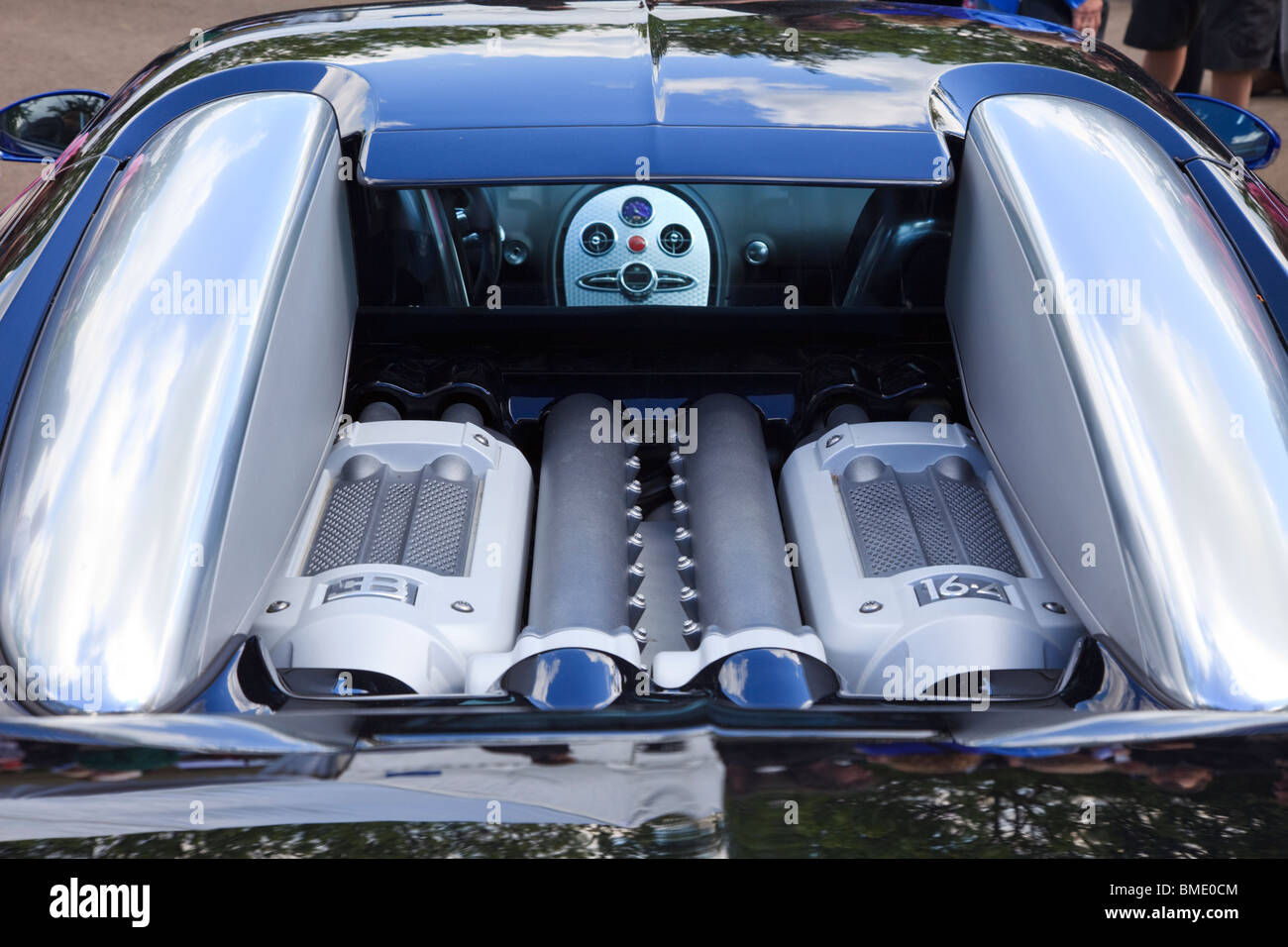 Wallpaper #4gO2ZpMBpyOg8YnE_NvA4 Bugatti Veyron Engine Stock Photo 29811172 Alamy