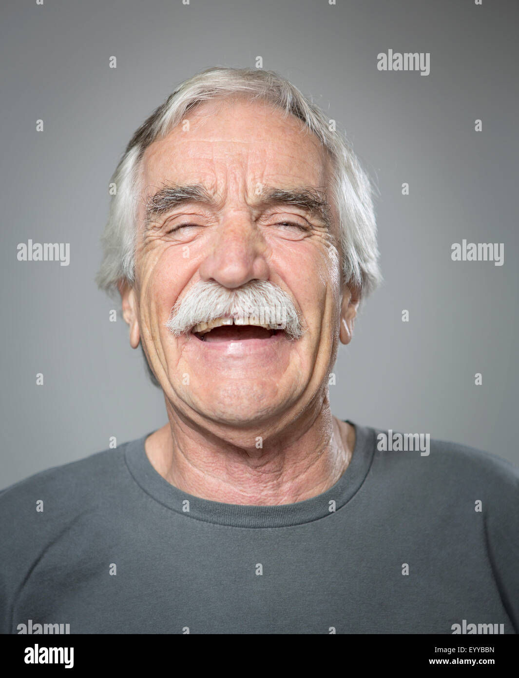 Wallpaper #fO_nS5MBMN-XEVvVGDzL353 Man Laughing Hi Res Stock Photography and Images Alamy