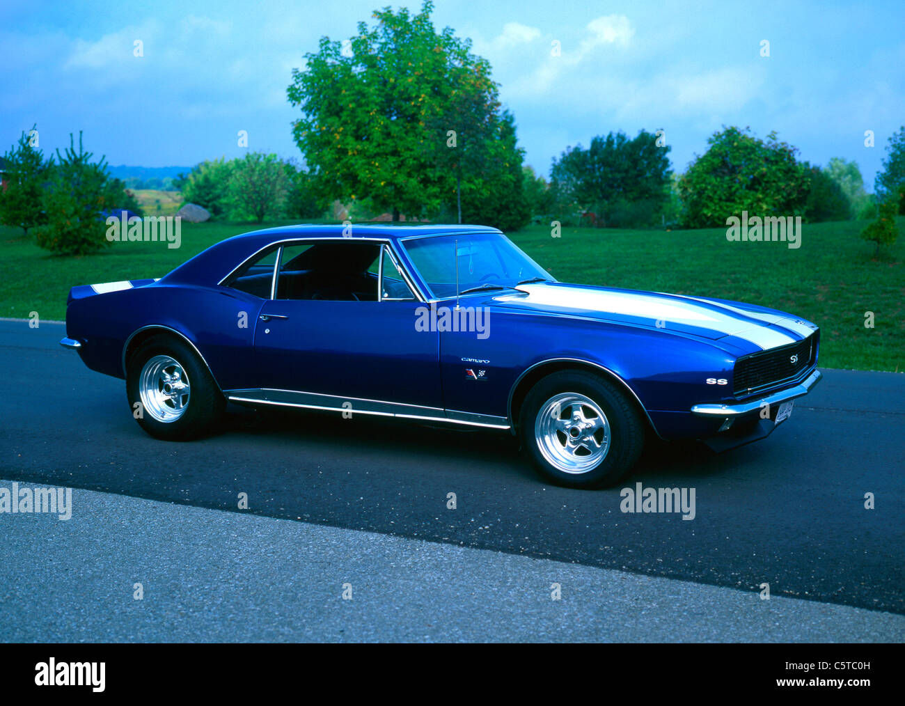 Wallpaper #ZqecMpMBlSzal8H1fNuK128 1967 Chevrolet Camaro Rs Ss Stock Photo Alamy