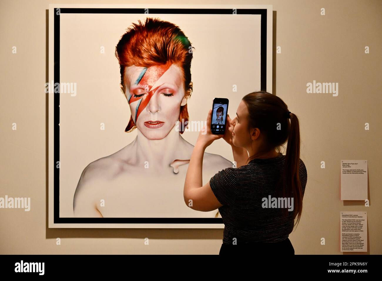 Wallpaper #7030a Aladdin Sane De David Bowie Cd Chez Libertemusic Ref123255141