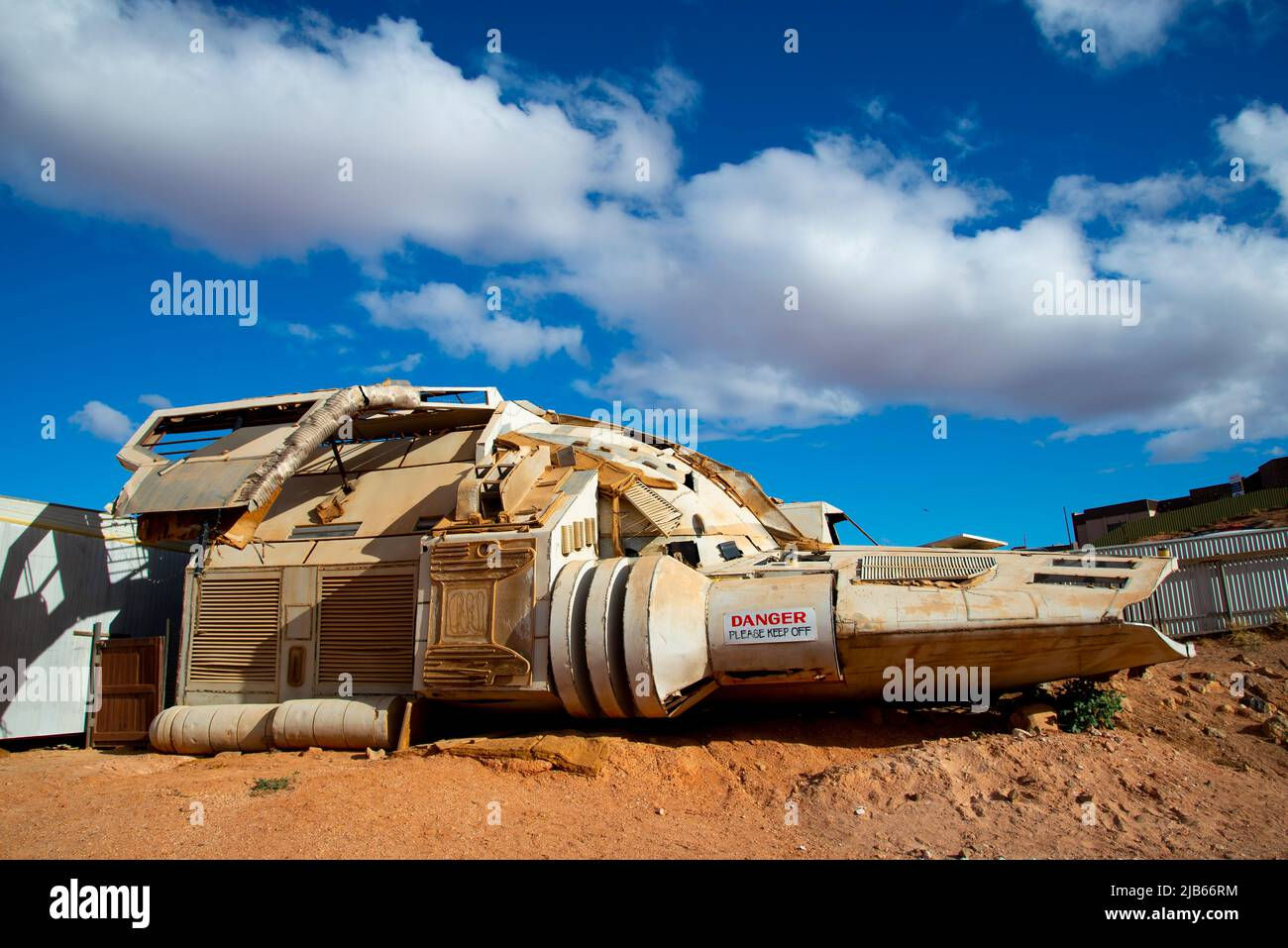 Wallpaper #8miAIJMBSpphPi3-mS3Z80 Abandoned Spaceship Hi Res Stock Photography and Images Alamy