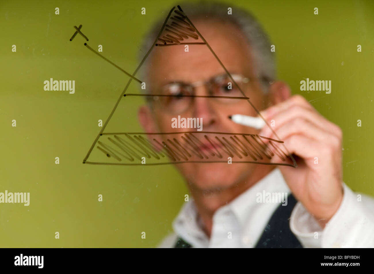 Wallpaper #PmeuAJMBSpphPi3-_adt308 Man Drawing Triangle Hi Res Stock Photography and Images Alamy