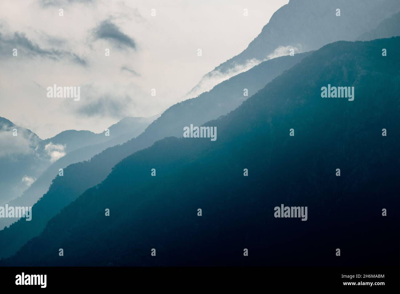 Wallpaper #x--qS5MBMN-XEVvVnztn88 Mountain Silhouettes Misty Mountain Silhouette with Clouds in Full