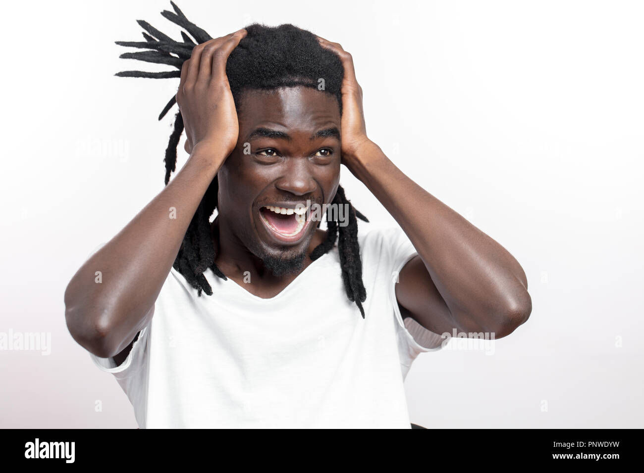Wallpaper #IWf6_JIBSpphPi3-lZoB63 Portrait of Surprised Black Man Holding Head in Hands Screaming in