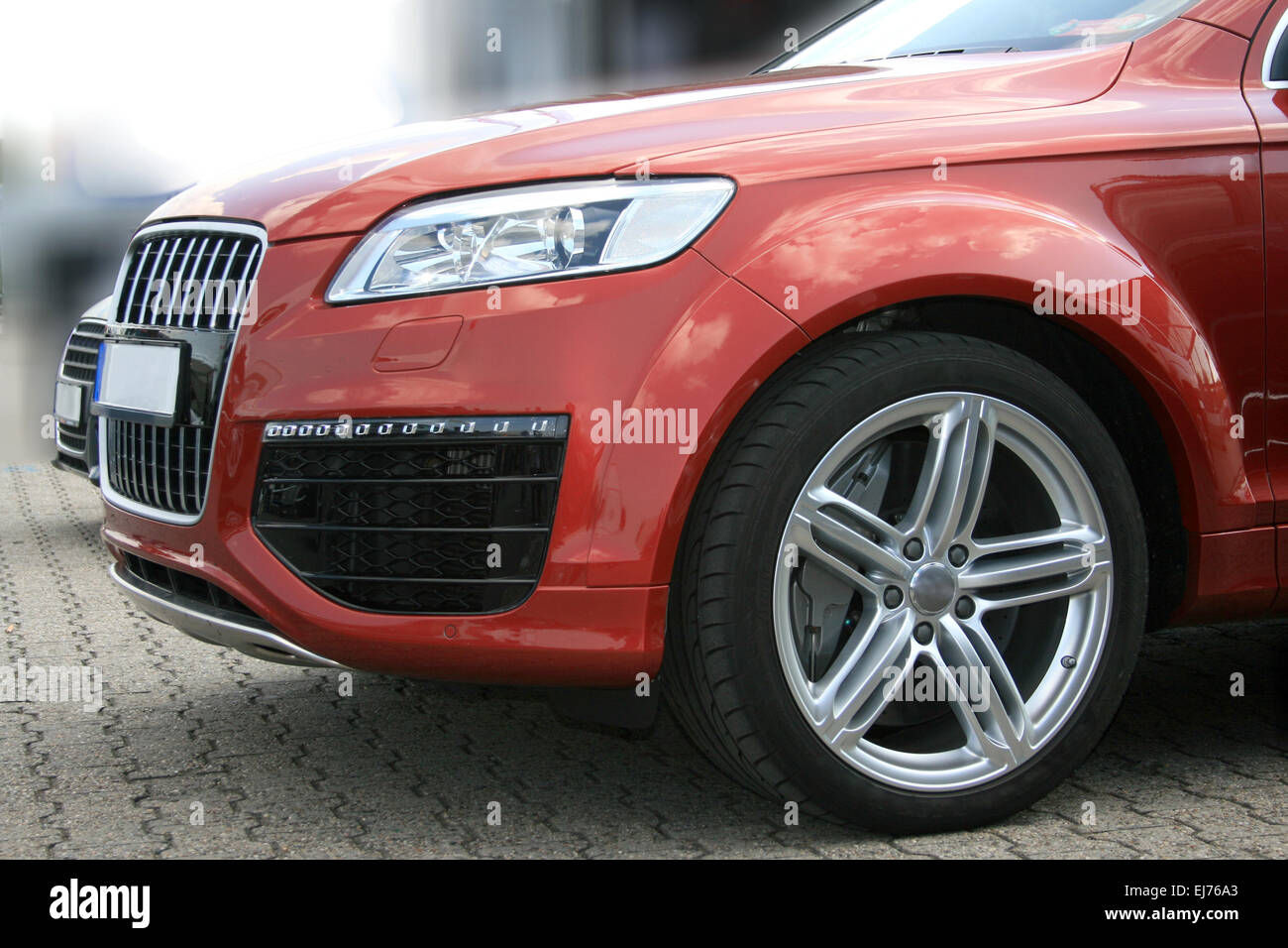Wallpaper #VuoBU5MBlwTYPL18ogqa197 SUV Front View Stock Photo Alamy