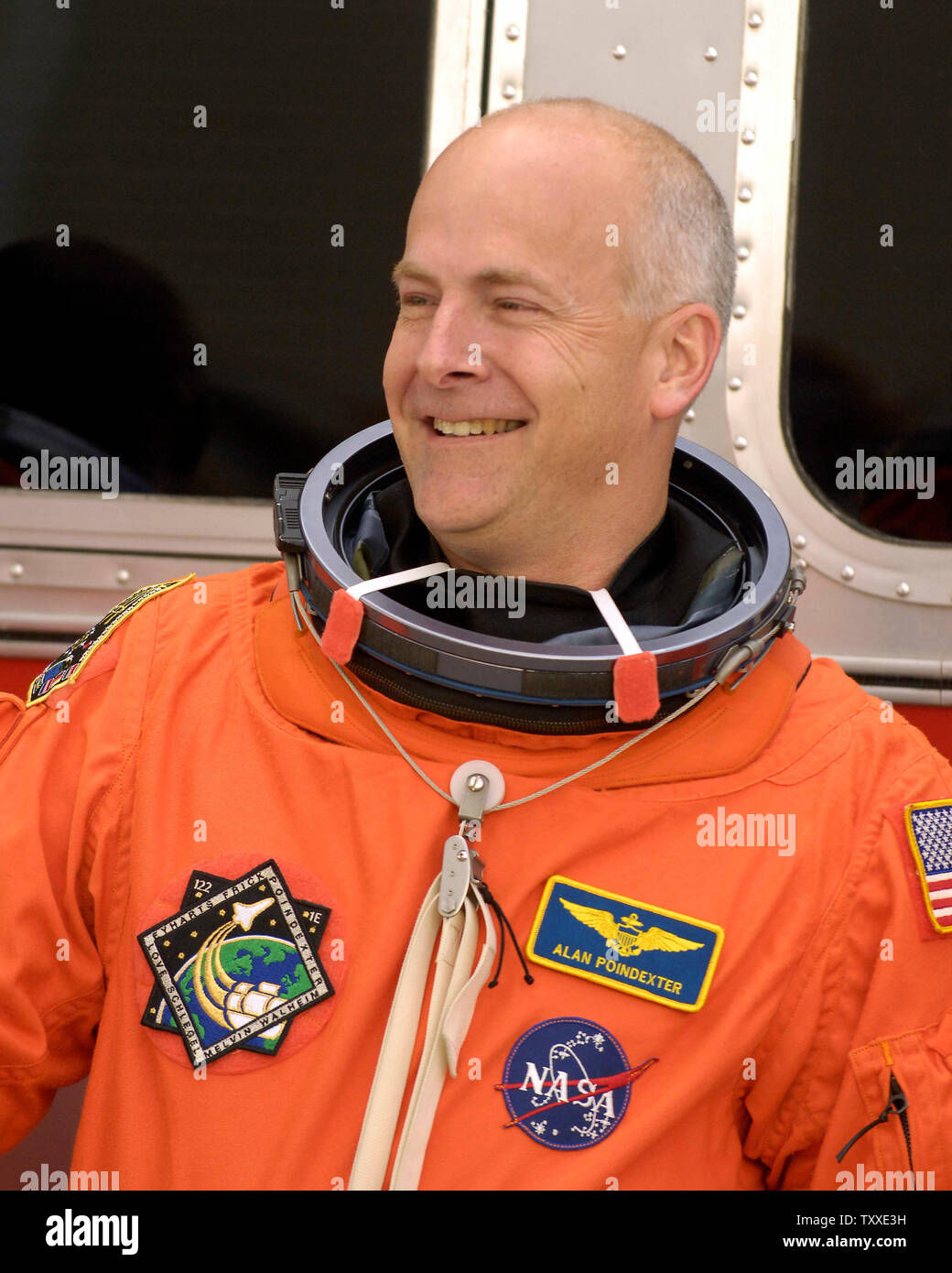Wallpaper #x2f37ZIBSpphPi3-1Fqi146 Astronaut Alan Poindexter Pilot of Space Shuttle Atlantis on Mission