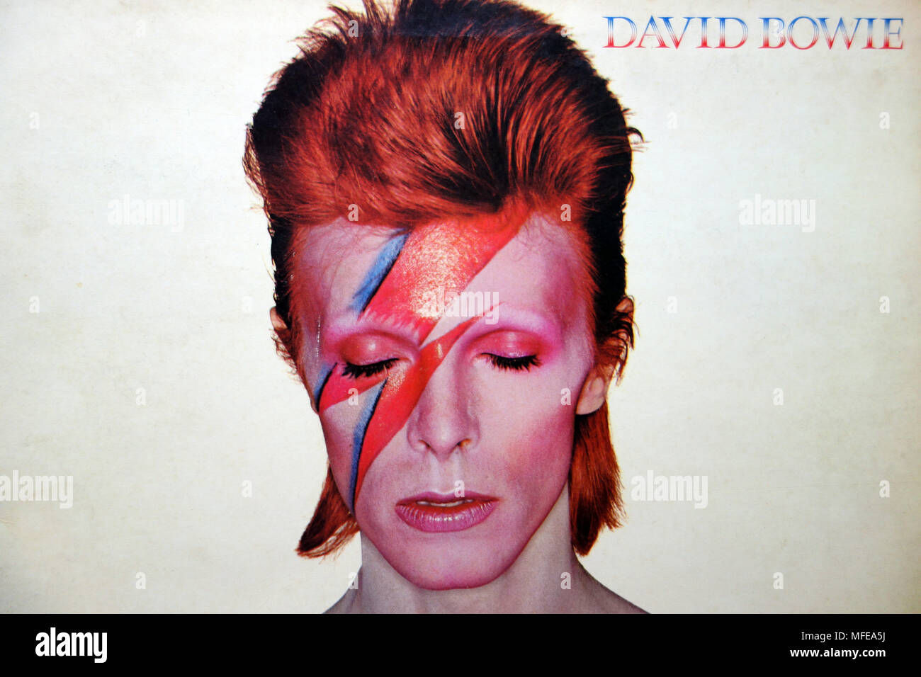 Wallpaper #7030a Aladdin Sane De David Bowie Cd Chez Libertemusic Ref123255141