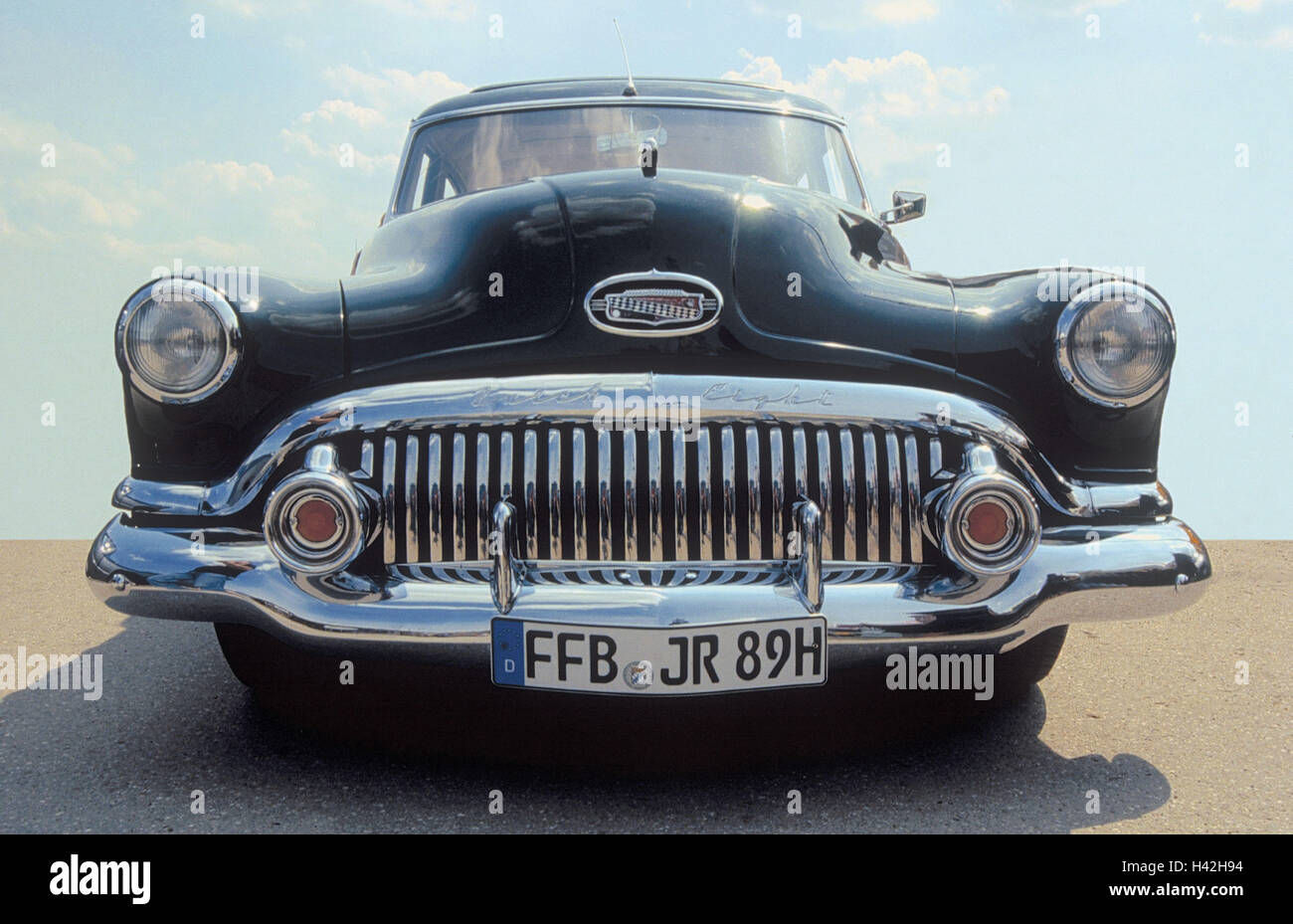 Wallpaper #sSbXl5cBNyflpn9rXYZh132 Old Timer Buick Eight Year Manufacture in 1950 Front View Only