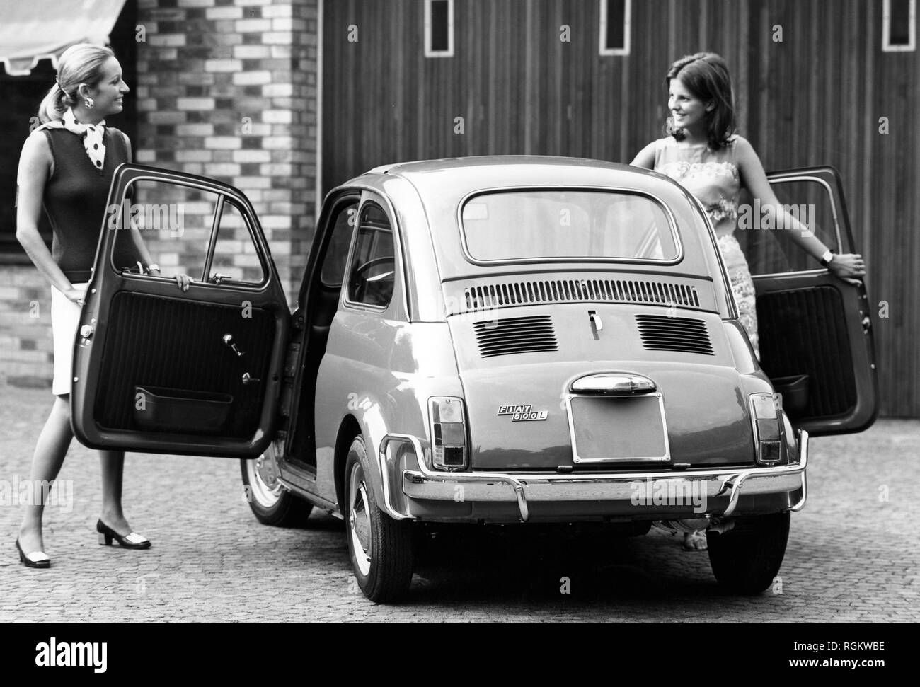 Wallpaper #36e02 Violet Fiat 500 Car Stock Editorial Photo 3290162 Clashot 85352234