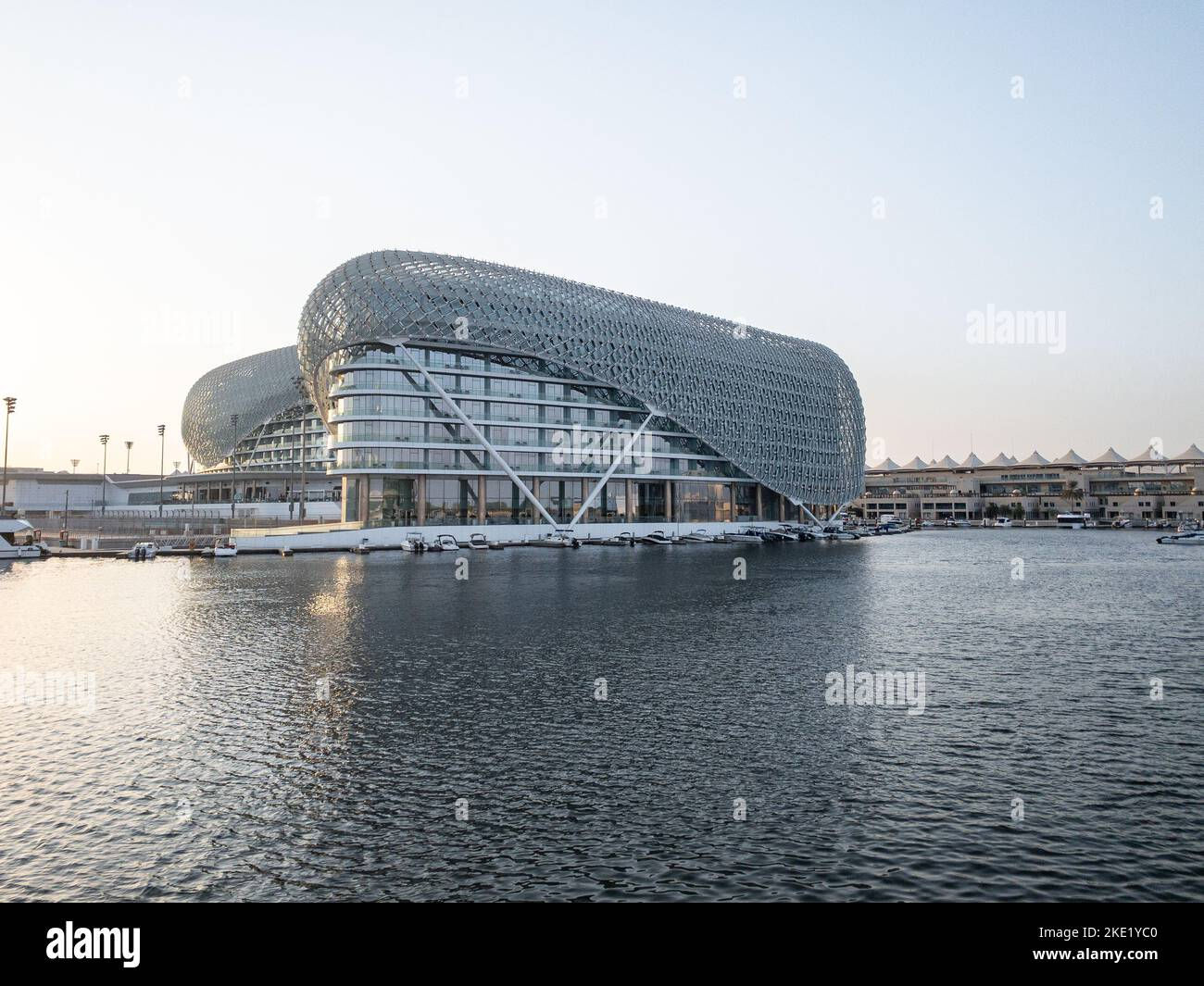 Wallpaper #8miYGpMBSpphPi3-dBwa285 The W Hotel Situated on Yas Island in Abu Dhabi as Seen from the Water