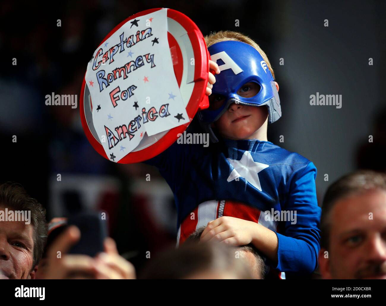 Wallpaper #5WfOApMBSpphPi3-ELDY93 Captain America Shield Hi Res Stock Photography and Images Alamy