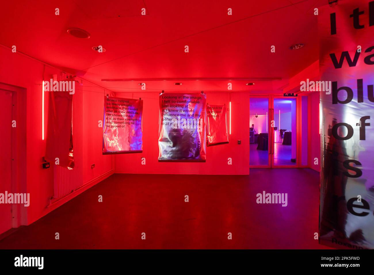 Wallpaper #7030a Aladdin Sane De David Bowie Cd Chez Libertemusic Ref123255141