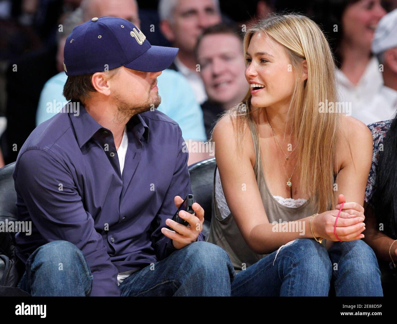 Wallpaper #GGcJ7ZIBSpphPi3-z1bZ262 Bar Refaeli Leonardo Dicaprio Hi Res Stock Photography and Images Alamy