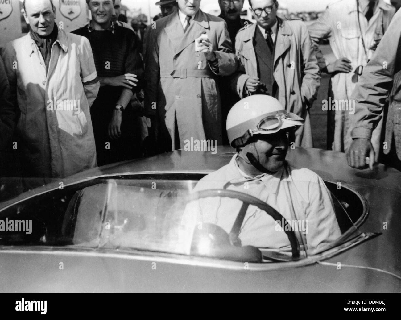 Wallpaper #bGgGF5MBSpphPi3-Rg1x379 Hermann Lang in a Mercedes Benz 300 Sl Nurburgring 1000km 1952
