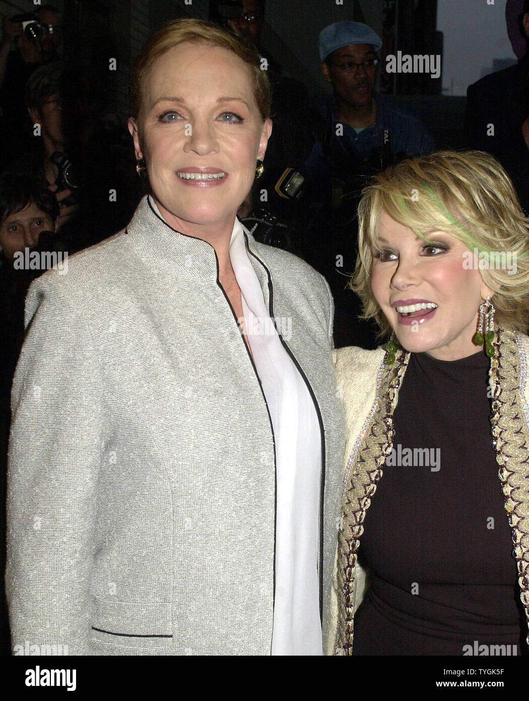 Wallpaper #3WdKA5MBSpphPi3-7LL32 Film Darsteller Joan Rivers Und Julie Andrews Von Links Nach Rechts