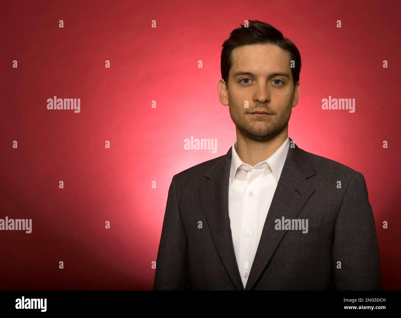Wallpaper #5GjbFJMBSpphPi3-7QVM32 Spiderman 3 Cast Member Tobey Maguire Poses for a Portrait in Beverly