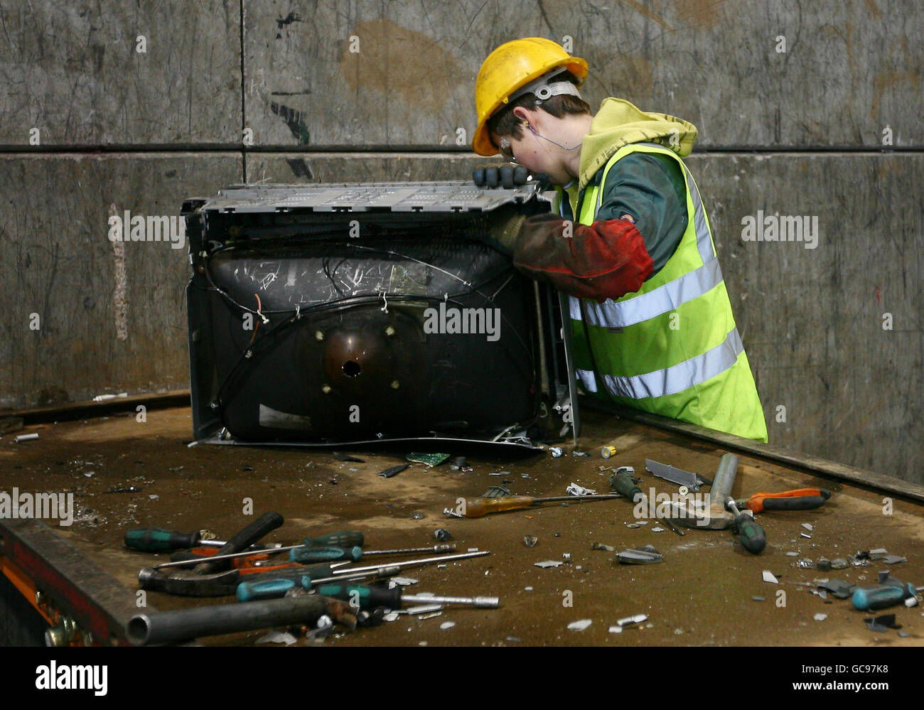Wallpaper #lkItPZMBOBpx0Nhms8O1191 Old Television Sets and Computer Monitors Are Broken Down by Hand into