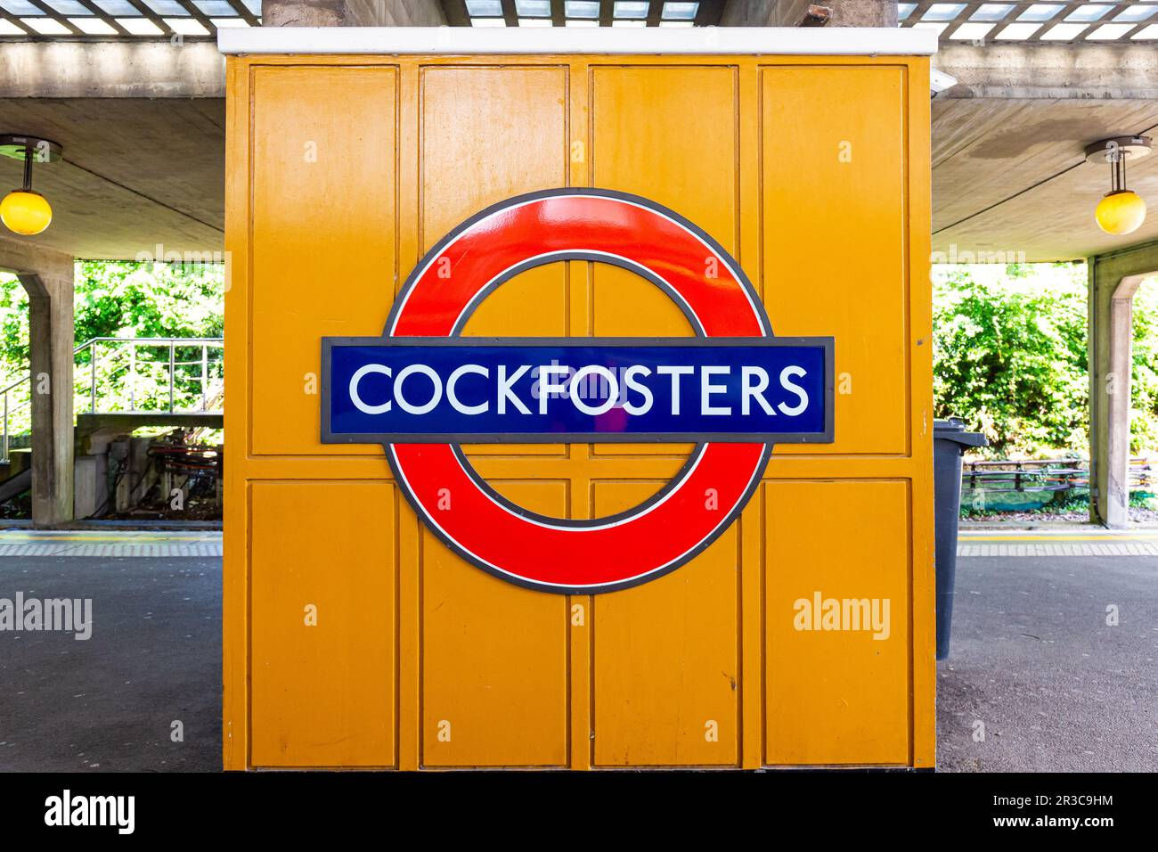 Wallpaper #lTMcM5MBcgDP3FvJi6nv301 Cockfosters Station Roundel Stock Photo Alamy