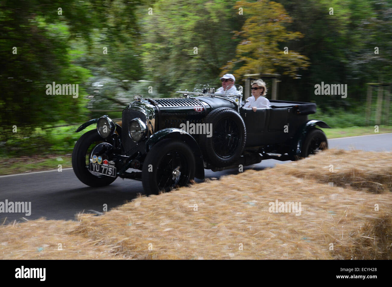 Wallpaper #VmfhDpMBSpphPi3-JOyJ298 Vintage Bentley Racing Men Stock Photos Vintage Bentley Racing Men